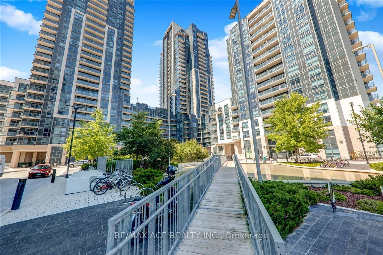 30 Meadowglen Place 310, Toronto, ON M1G 0A6 photo 4