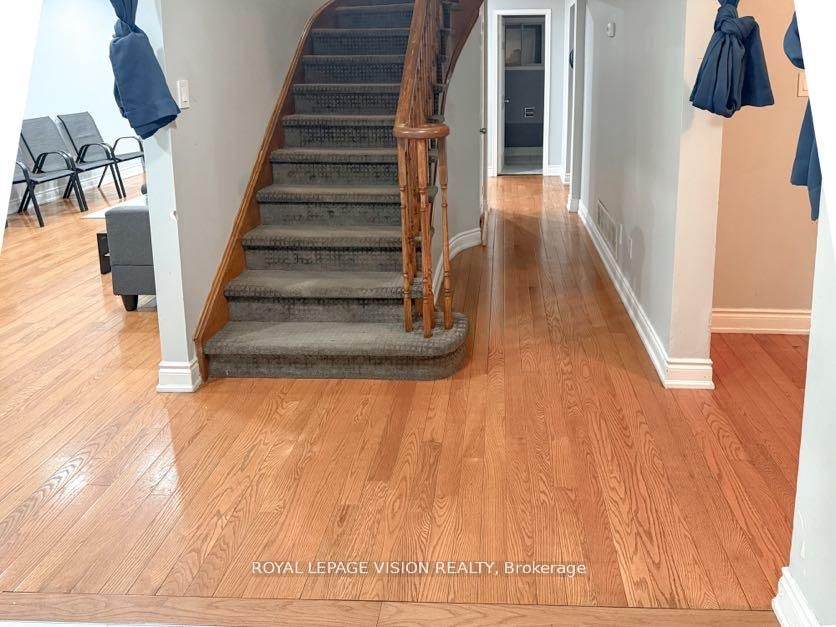 1678 Dellbook Avenue, Pickering, ON L1X 2B1 photo 2