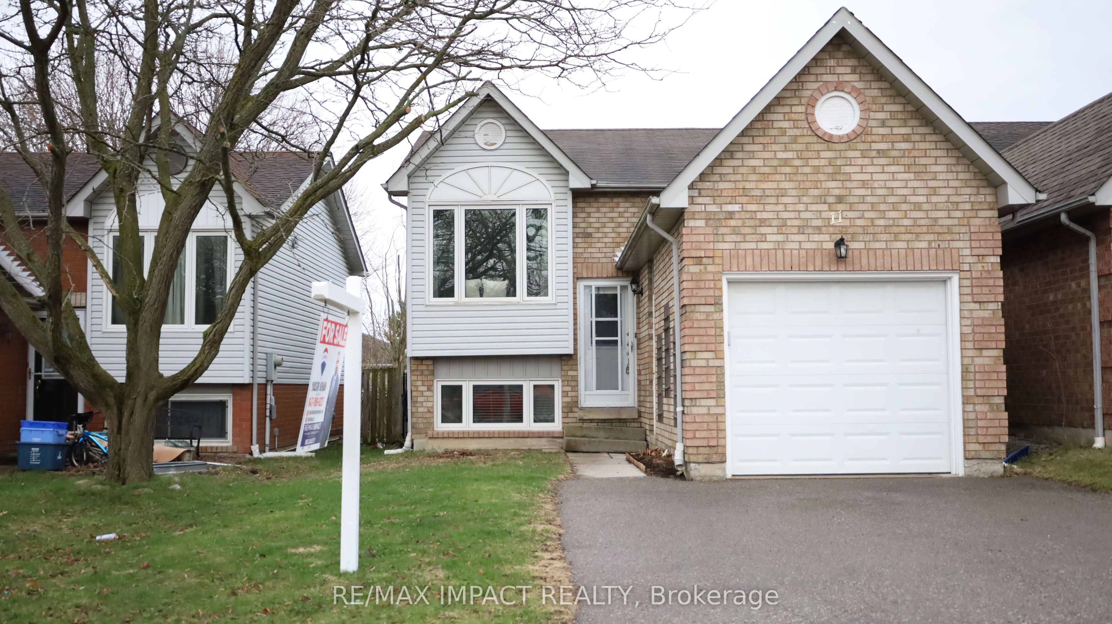 11 Fenwick Avenue, Clarington, ON L1C 4R6