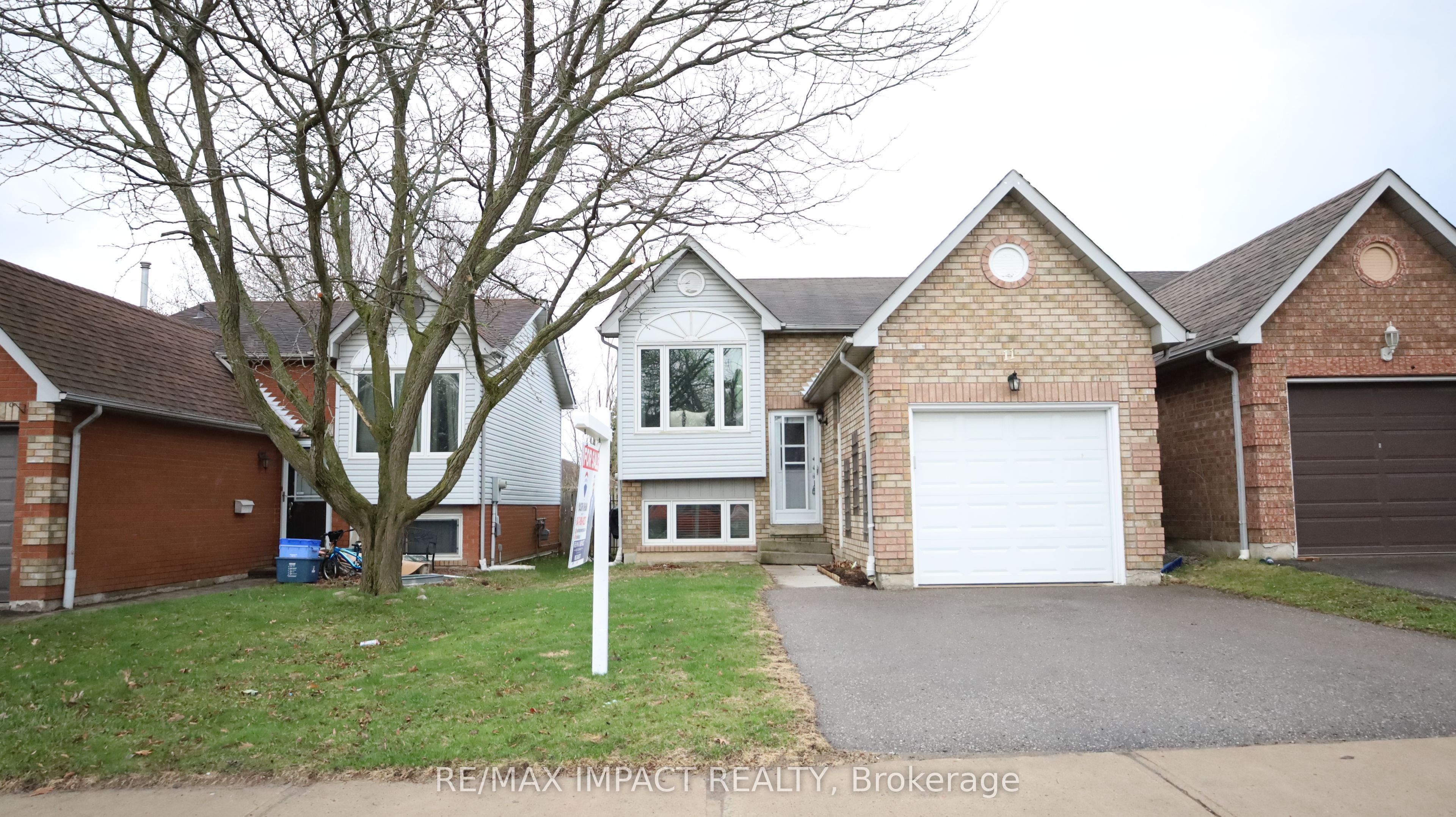 11 Fenwick Avenue, Clarington, ON L1C 4R6 photo 2