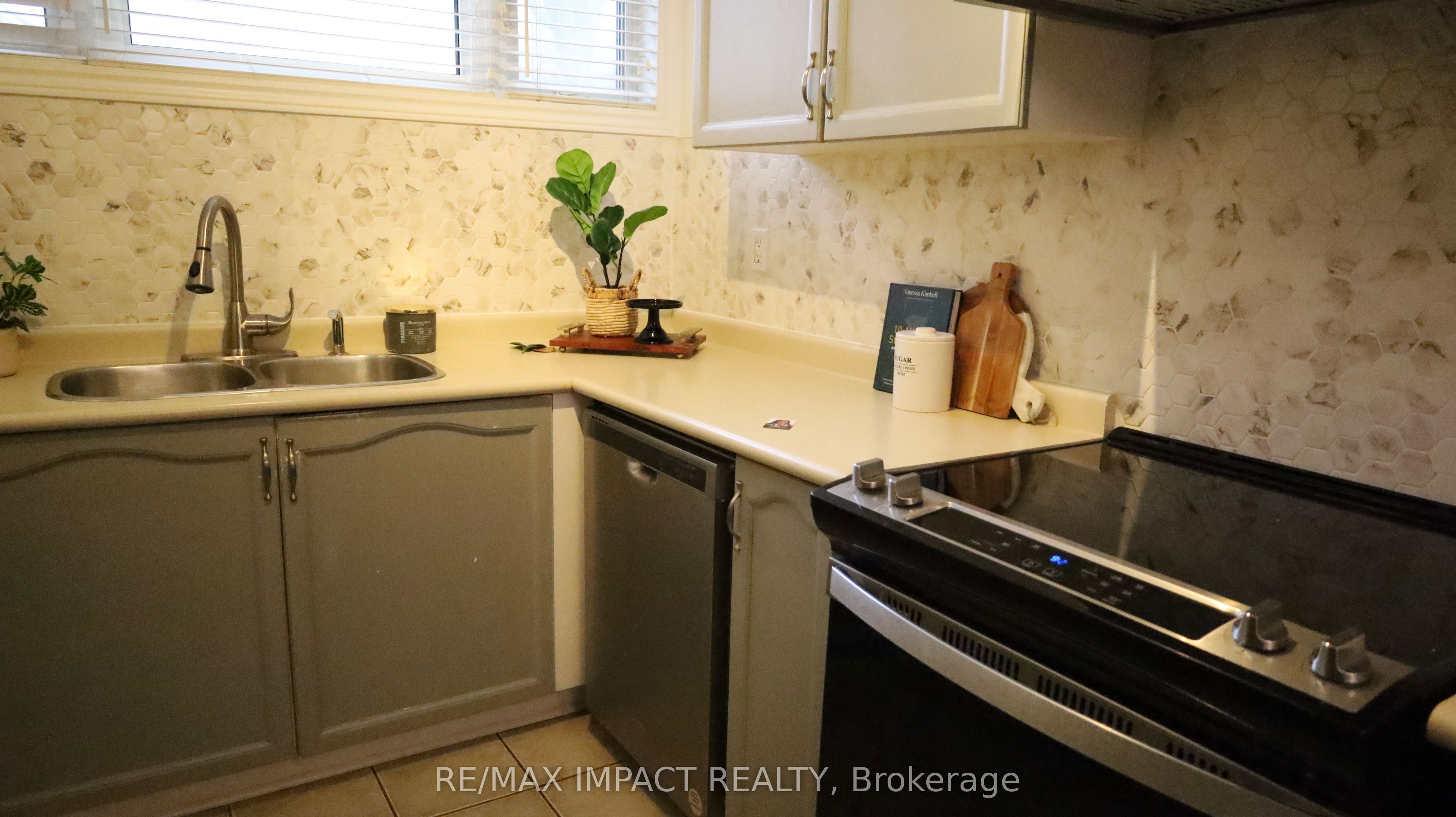 11 Fenwick Avenue, Clarington, ON L1C 4R6 photo 5