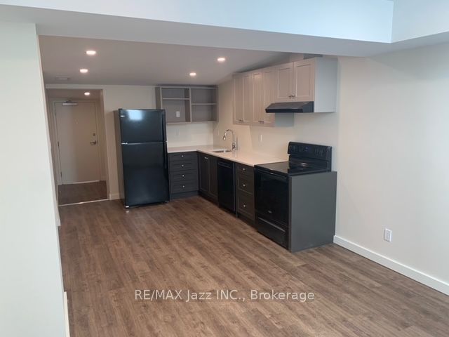 16 Simcoe Street S Upper, Oshawa, ON L1H 4G2