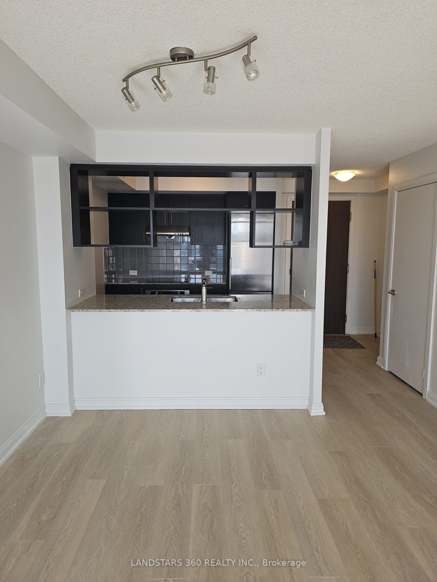255 Village Green Square 2206, Toronto, ON M1S 0L3 photo 3