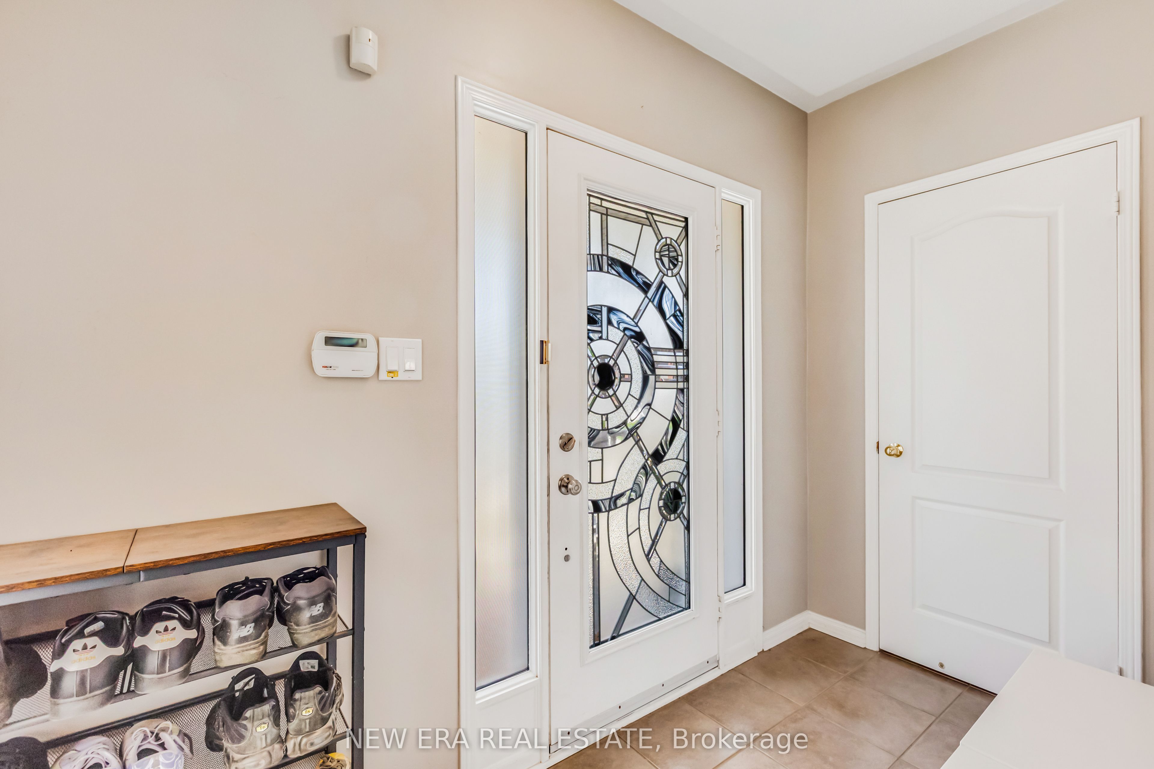 11 Warnford Circle, Ajax, ON L1T 0J6 photo 3