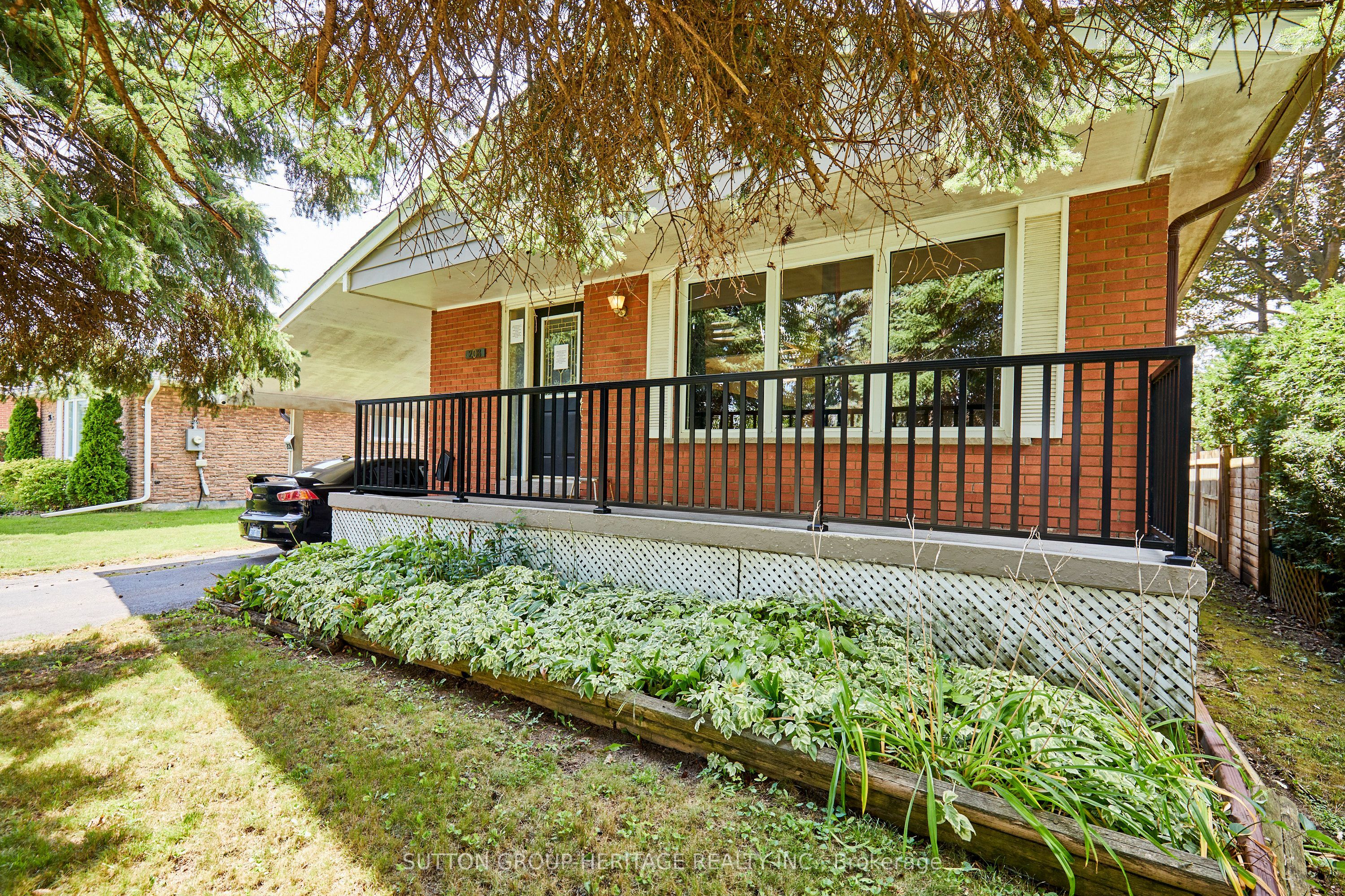 208 Farewell Street, Oshawa, ON L1H 6L7 photo 3