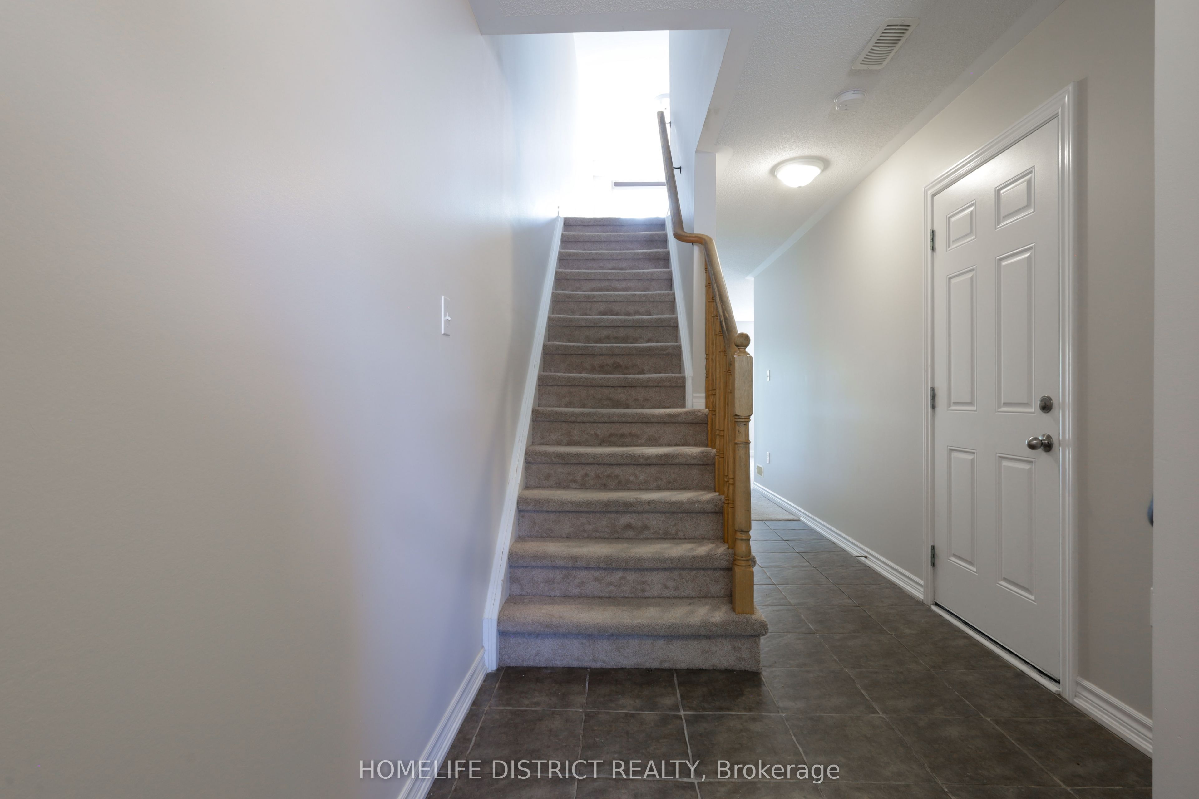 14 Katerson Lane, Clarington, ON L1E 0E9 photo 3