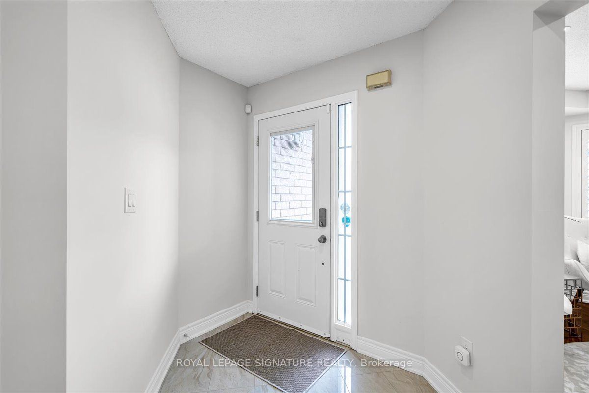 3 Griffen Place, Whitby, ON L1R 2N5 photo 3