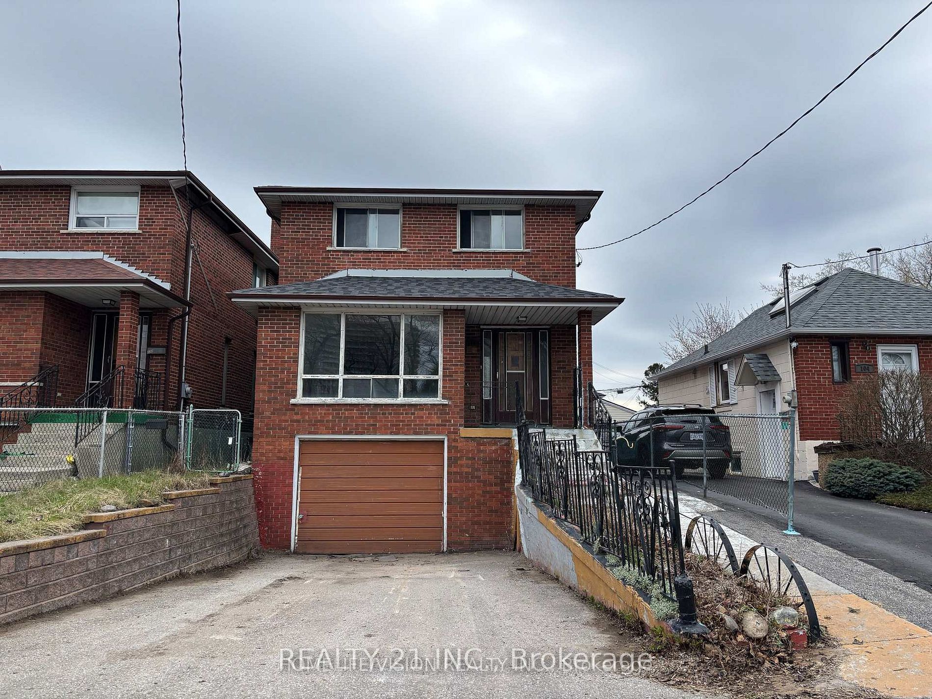 102 Magnolia Avenue, Toronto, ON M1K 3K6