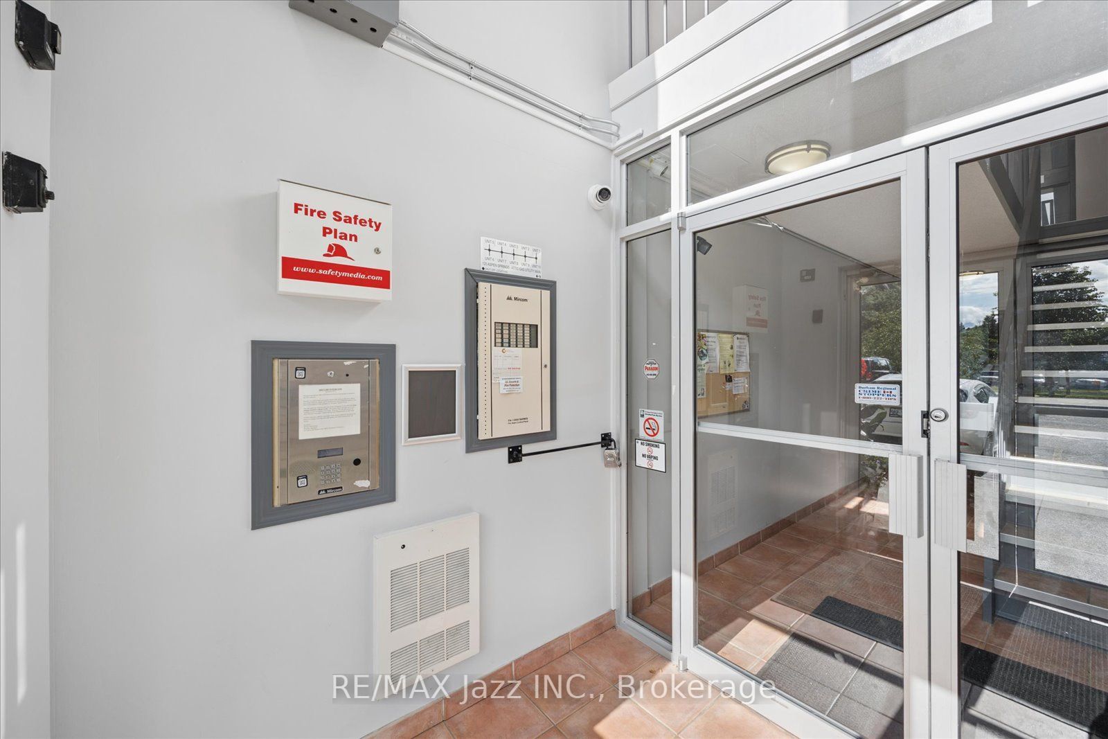 120 Aspen Springs Drive 204, Clarington, ON L1C 0G7 photo 5