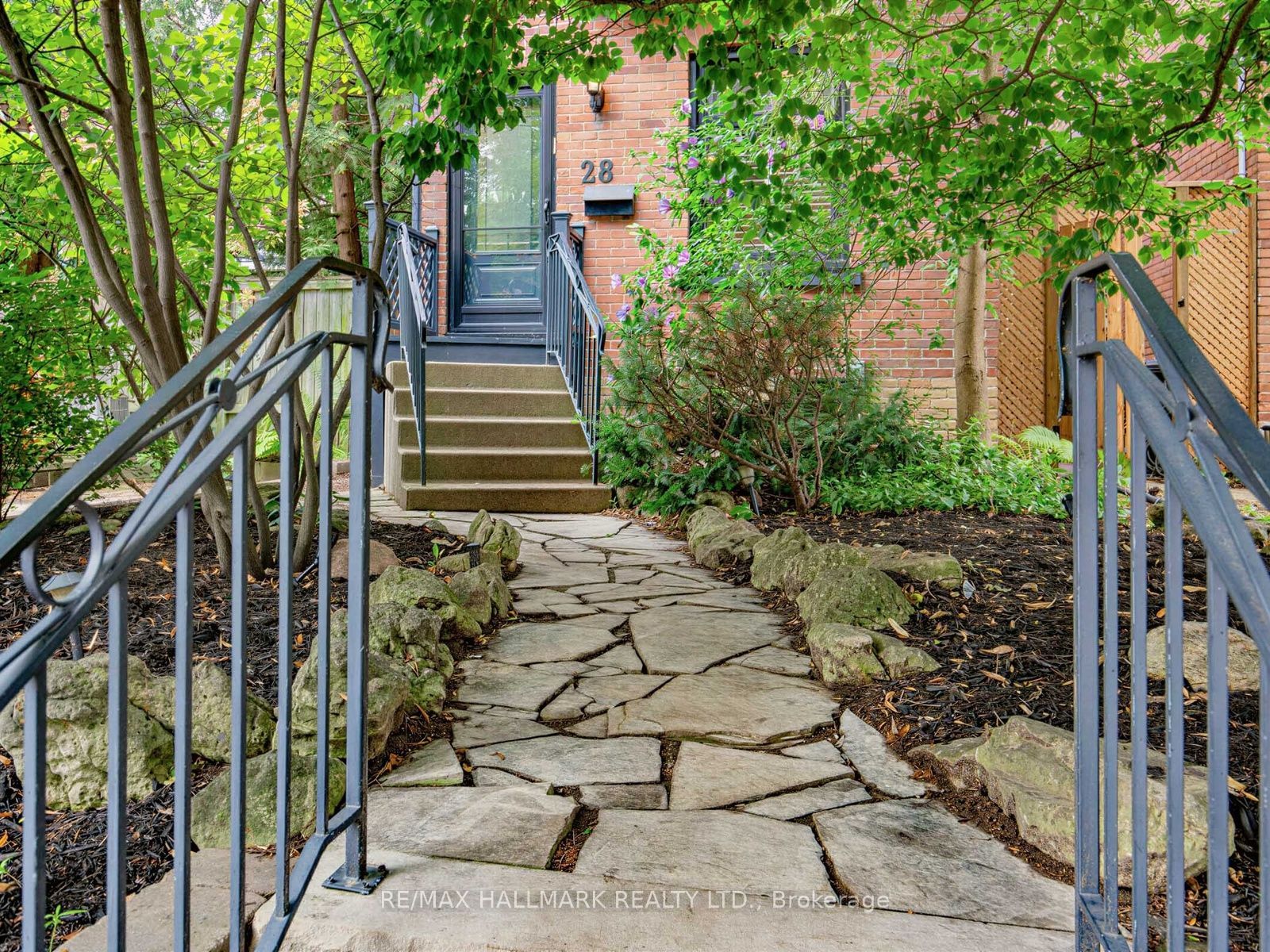 28 Condor Avenue, Toronto, ON M4J 3M8 photo 2
