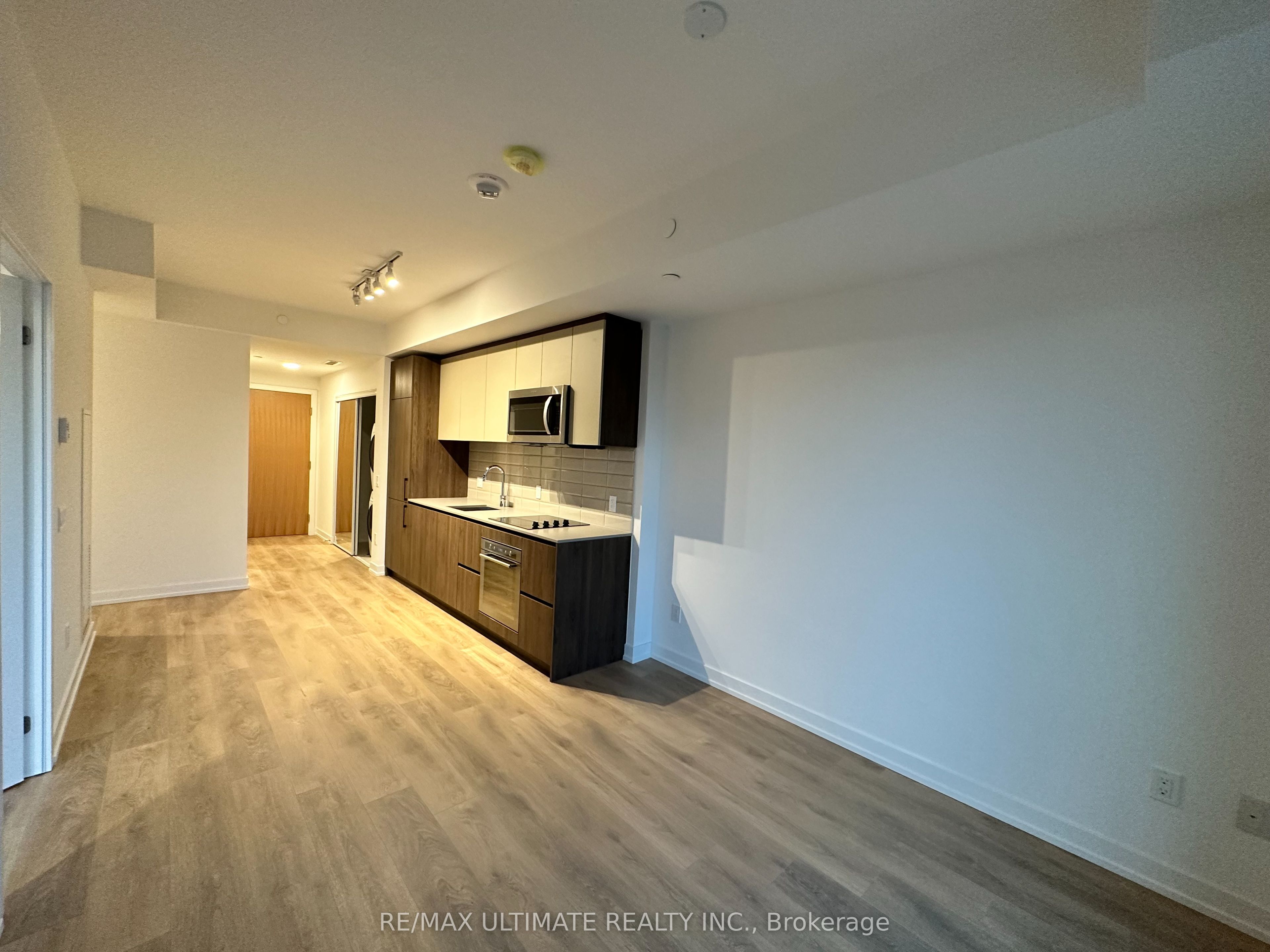 150 Logan Avenue 442, Toronto, ON M4M 0E4 photo 5