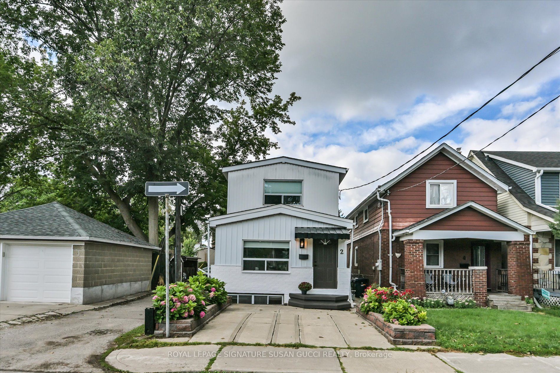 2 Sutherland Avenue, Toronto, ON M4C 1R9 photo 2