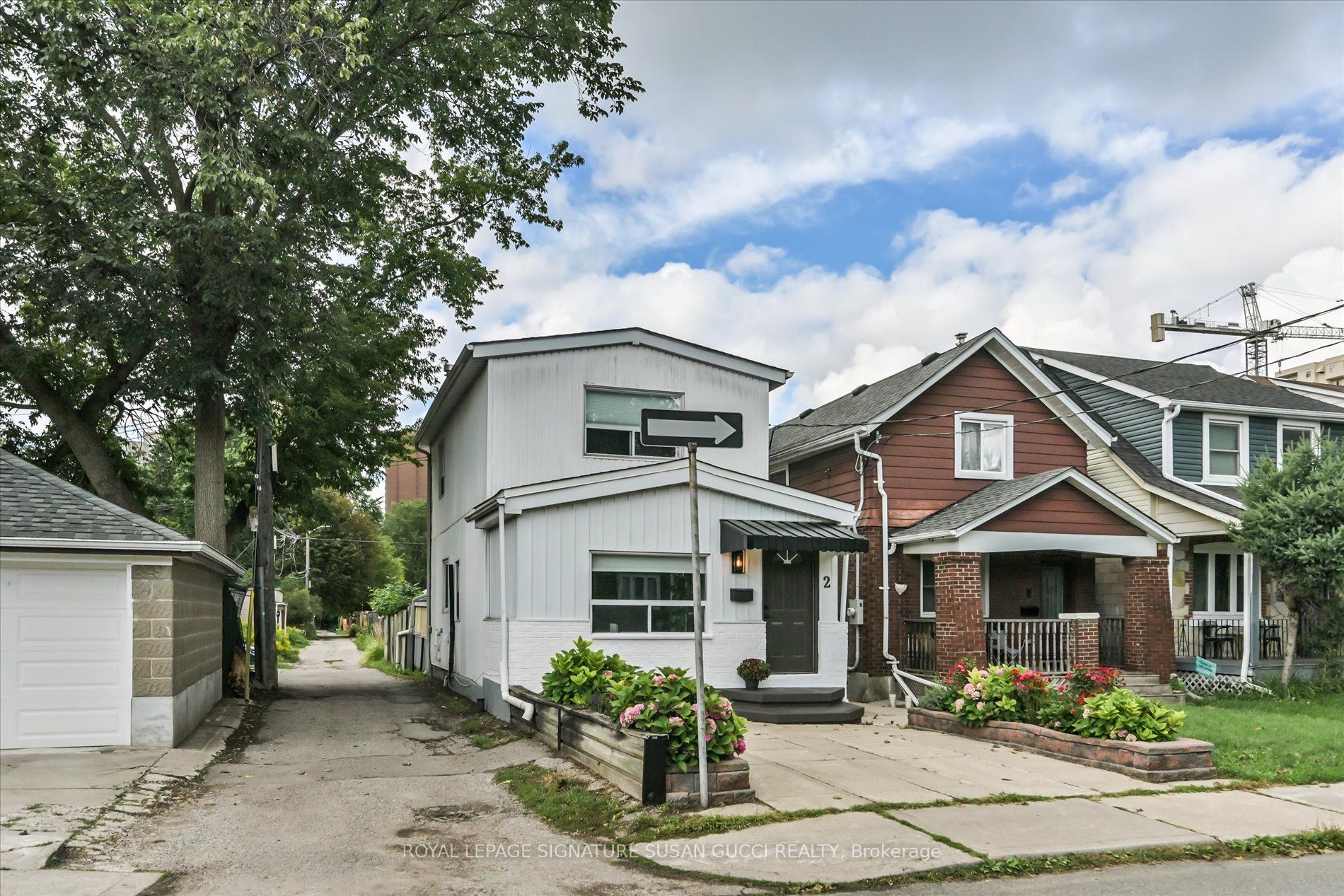 2 Sutherland Avenue, Toronto, ON M4C 1R9 photo 3