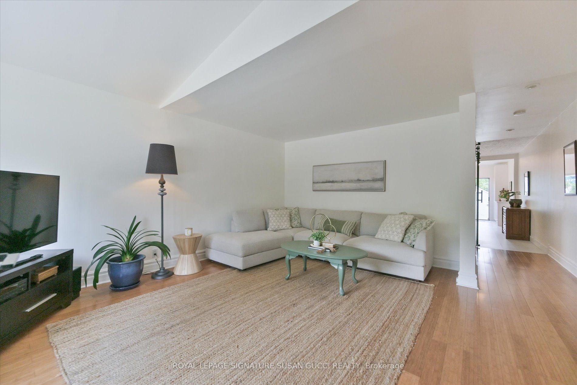 2 Sutherland Avenue, Toronto, ON M4C 1R9 photo 5