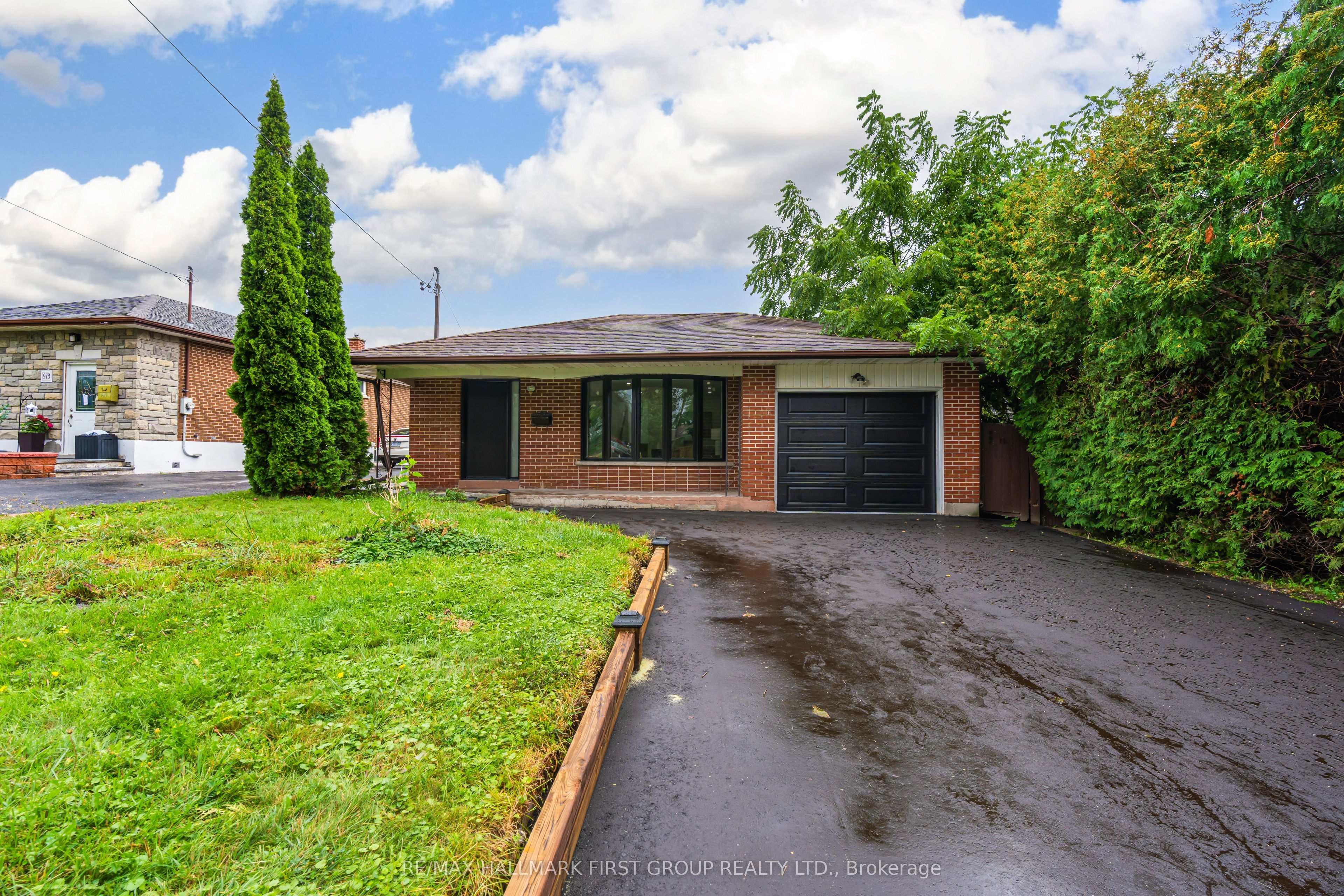 969 Applegrove Avenue, Oshawa, ON L1H 1S5