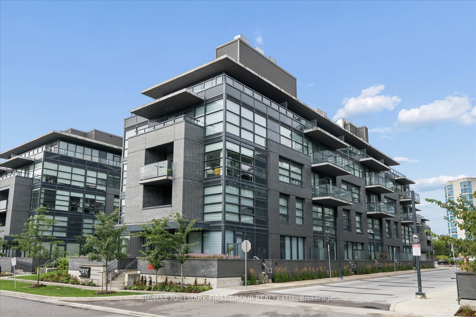1612 Charles Street 423, Whitby, ON L1N 1B9