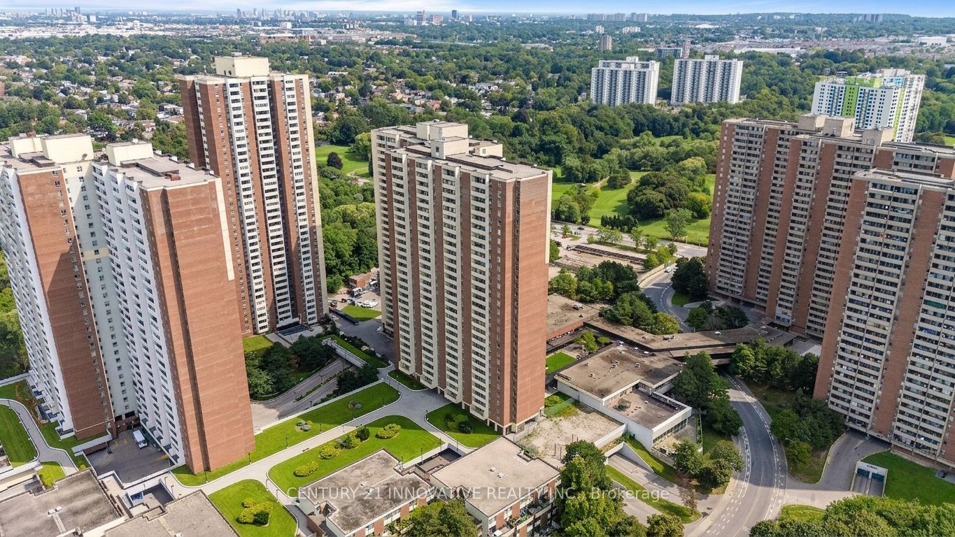 1 Massey Square 609, Toronto, ON M4C 5L4 photo 2