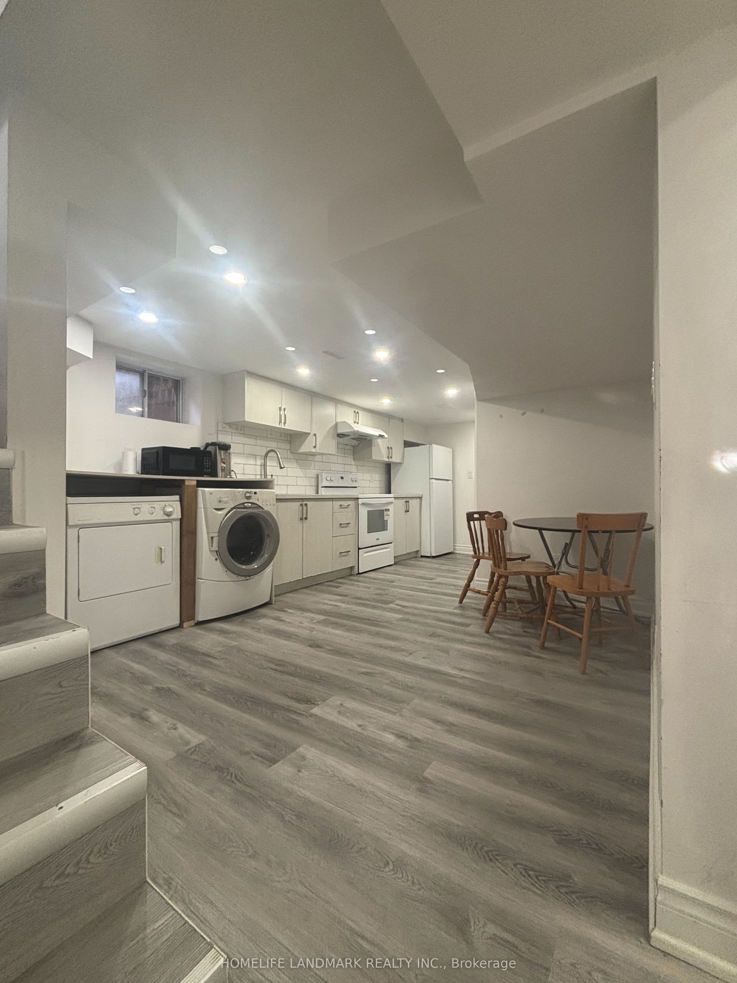 45 Southlawn Drive, Toronto, ON M1S 1H9 photo 2