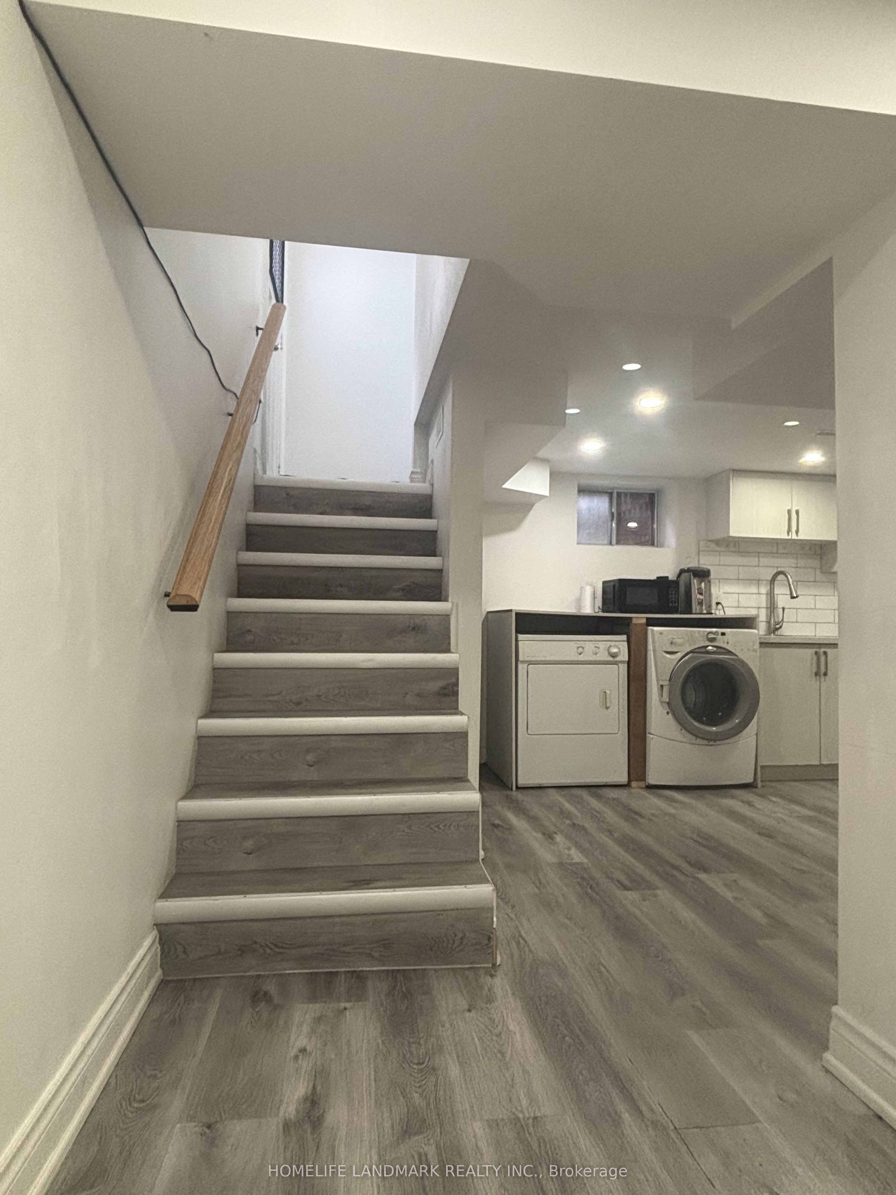 45 Southlawn Drive, Toronto, ON M1S 1H9 photo 4