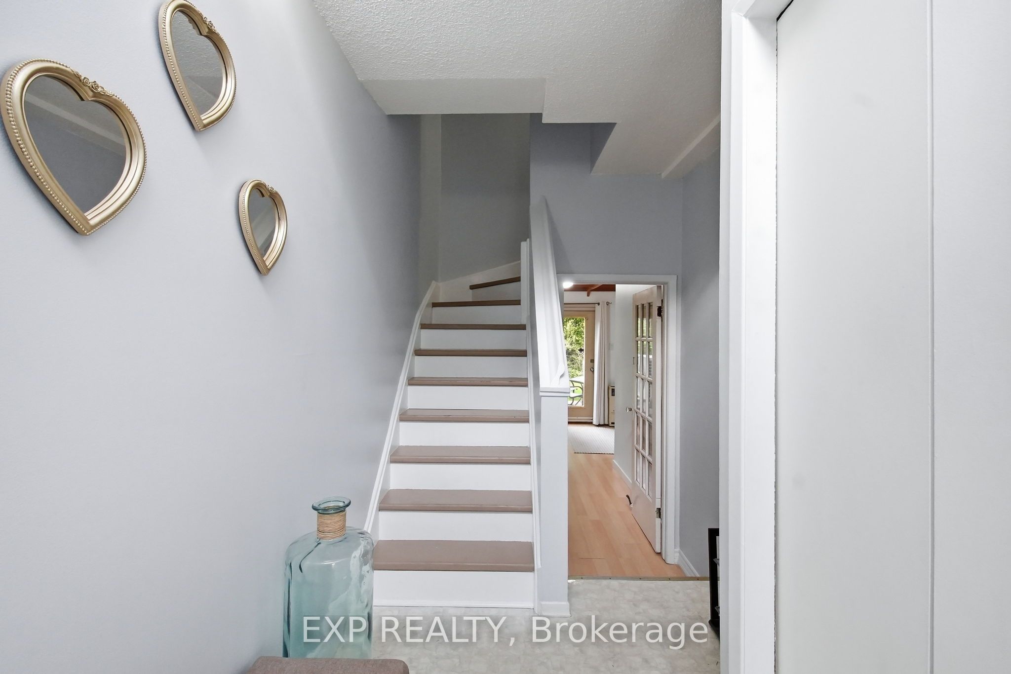 64 Parklane Circle, Clarington, ON L1C 3V9 photo 2