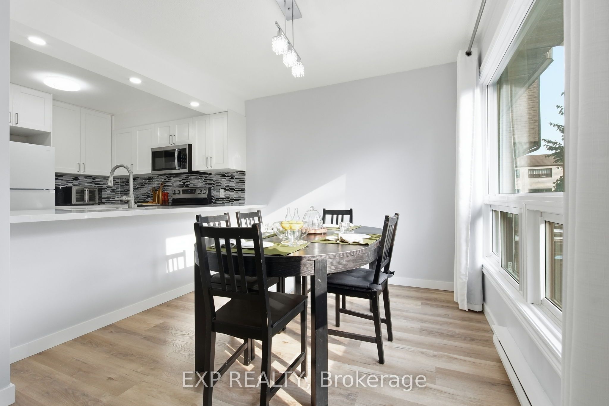 64 Parklane Circle, Clarington, ON L1C 3V9 photo 4