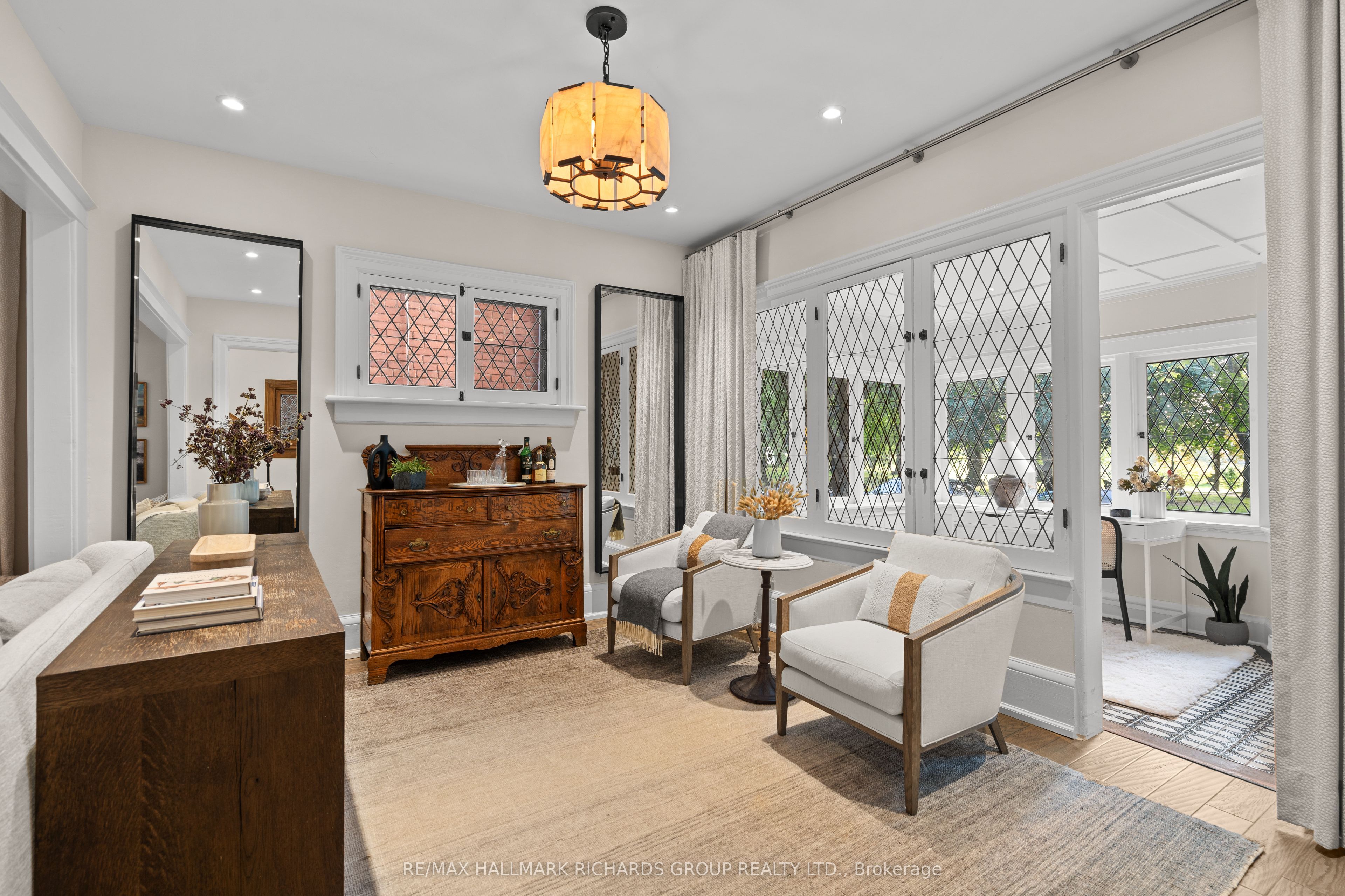 49 Lee Avenue, Toronto, ON M4E 2P1 photo 5