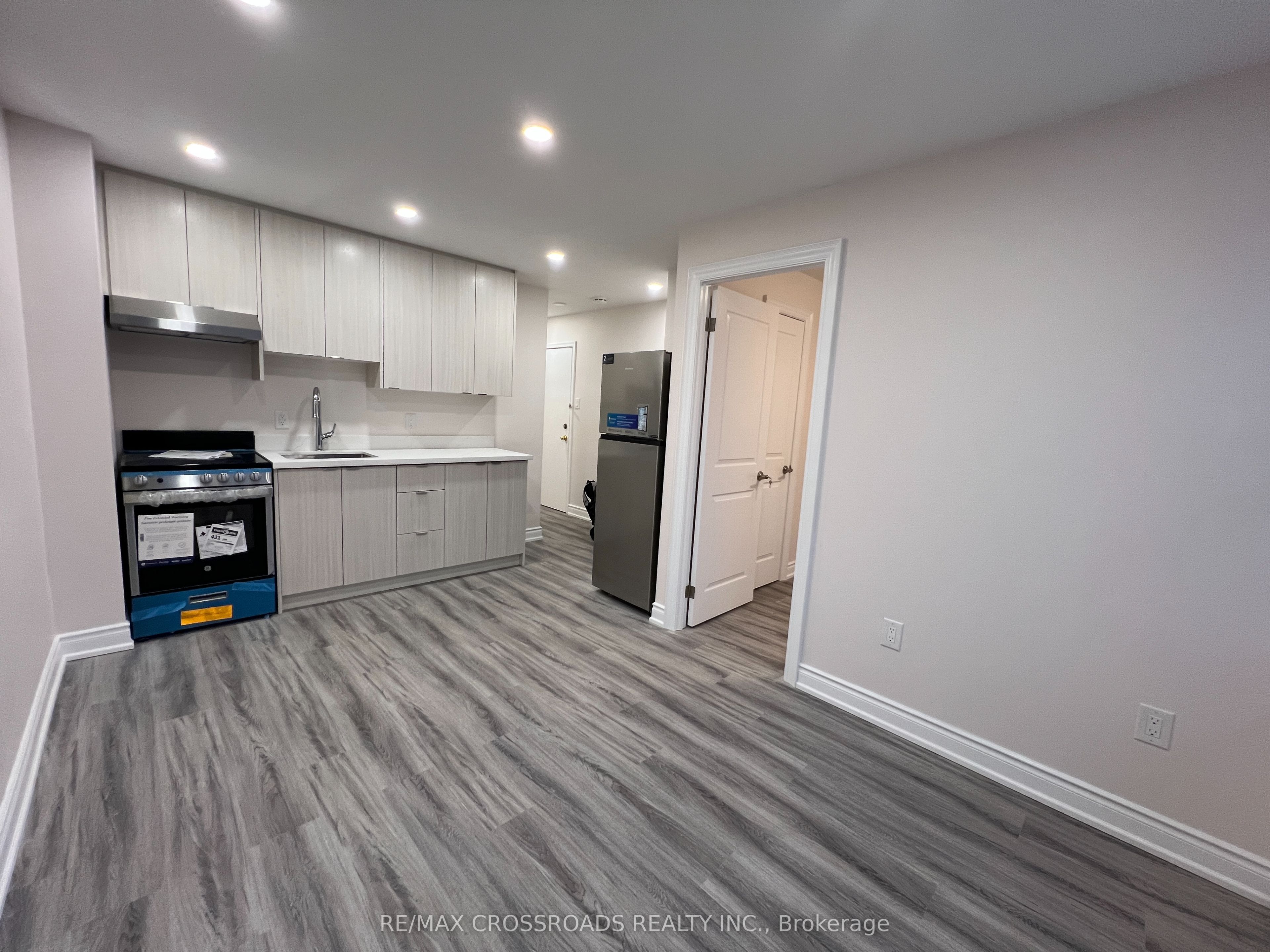 1324B GERRARD Street E APT 1, Toronto, ON M4L 1Z1 photo 2