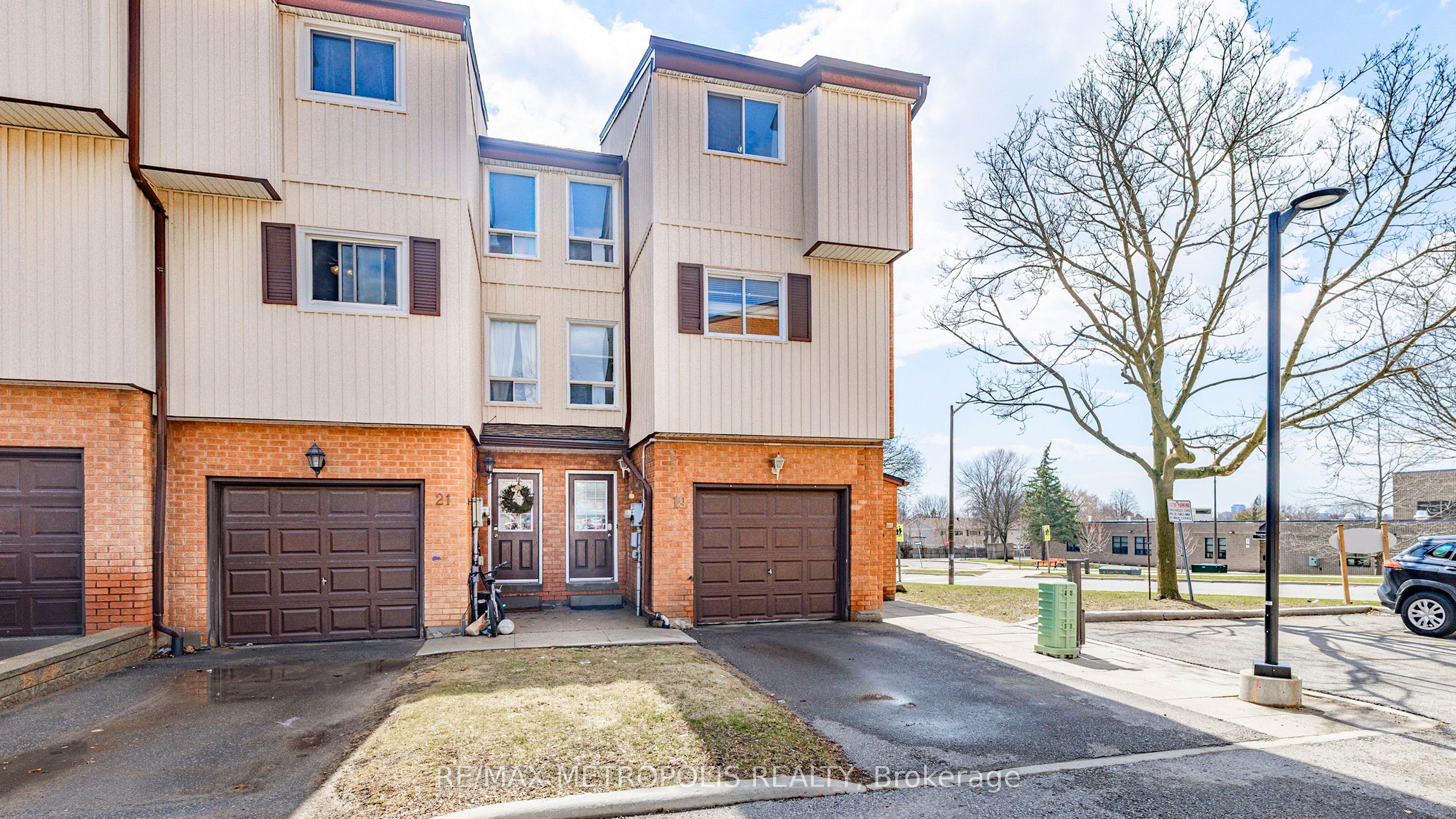 601 Galahad Drive 19, Oshawa, ON L1K 1L9 photo 2