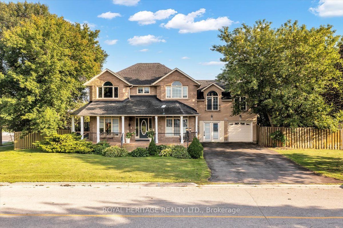 828 Wildflower Court, Oshawa, ON L1G 7Z4