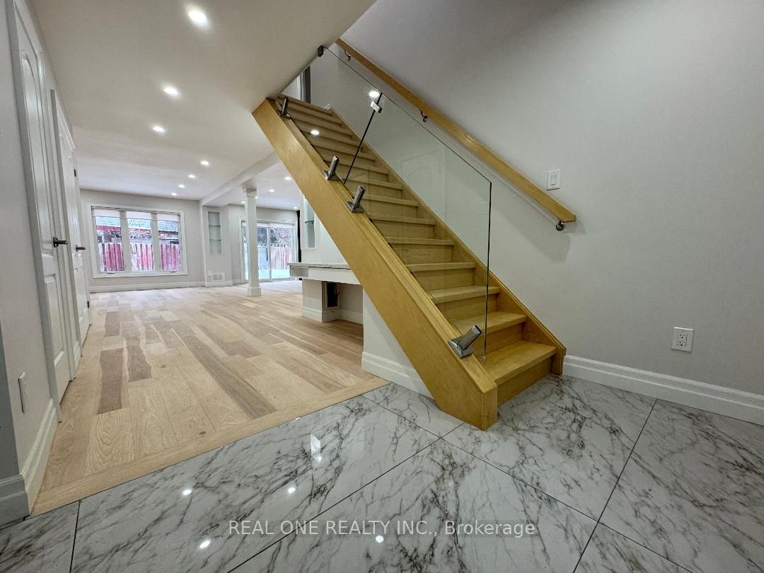 68 Grace Street Main, Toronto, ON M1J 3K9 photo 2