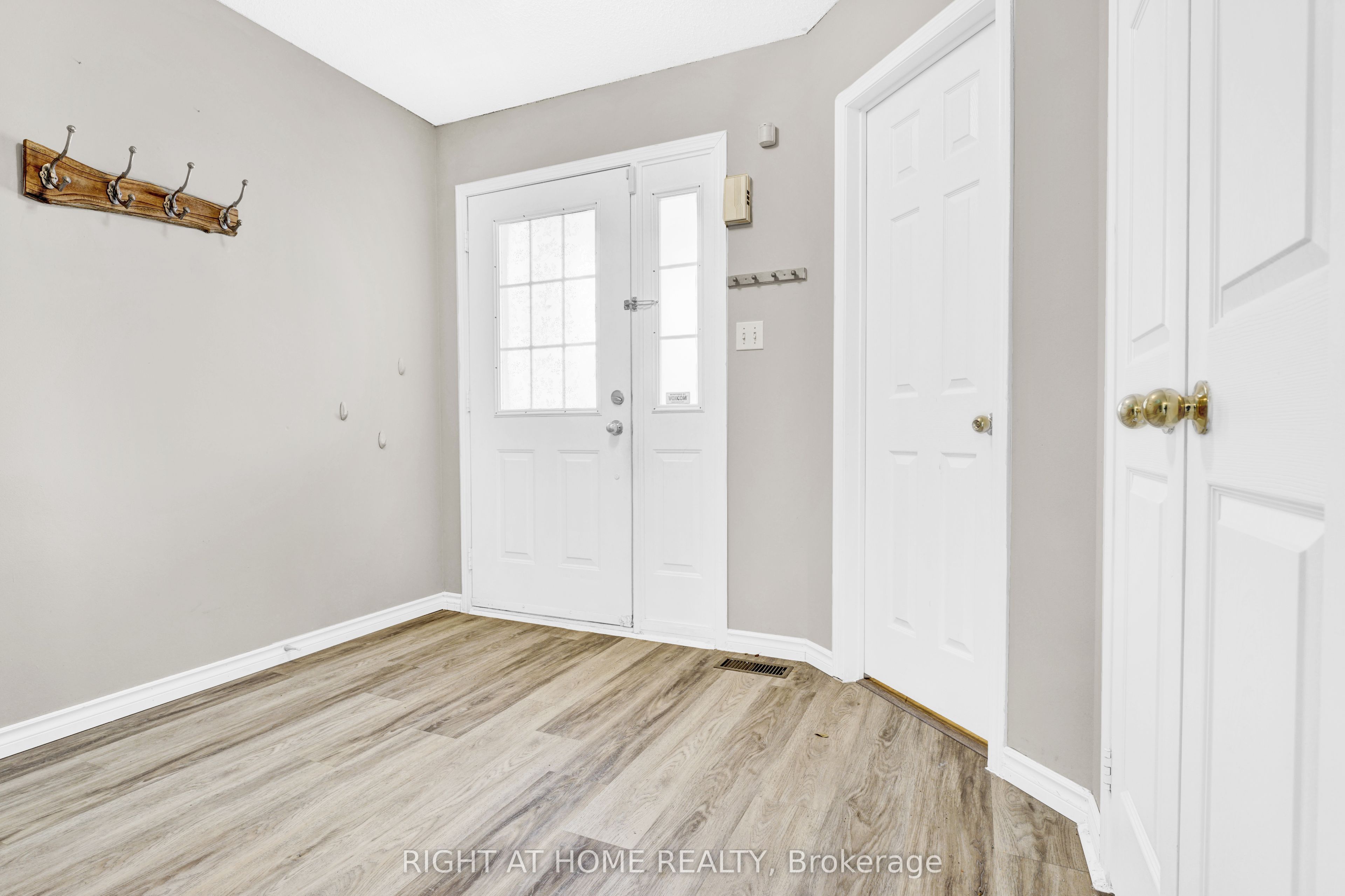 1720 Radcliffe Drive, Oshawa, ON L1K 2T1 photo 3
