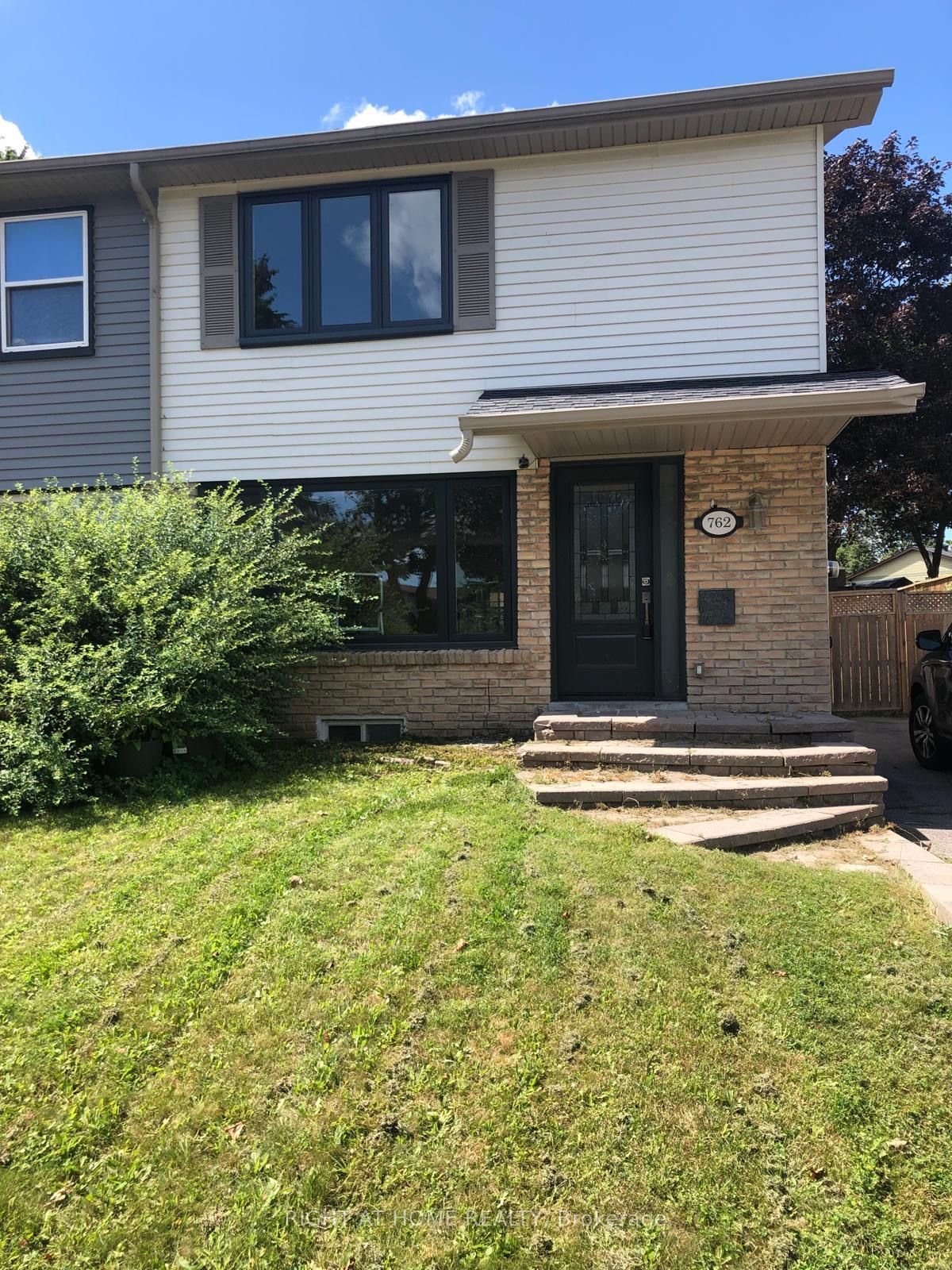 762 Hillcroft Street, Oshawa, ON L1G 7H6