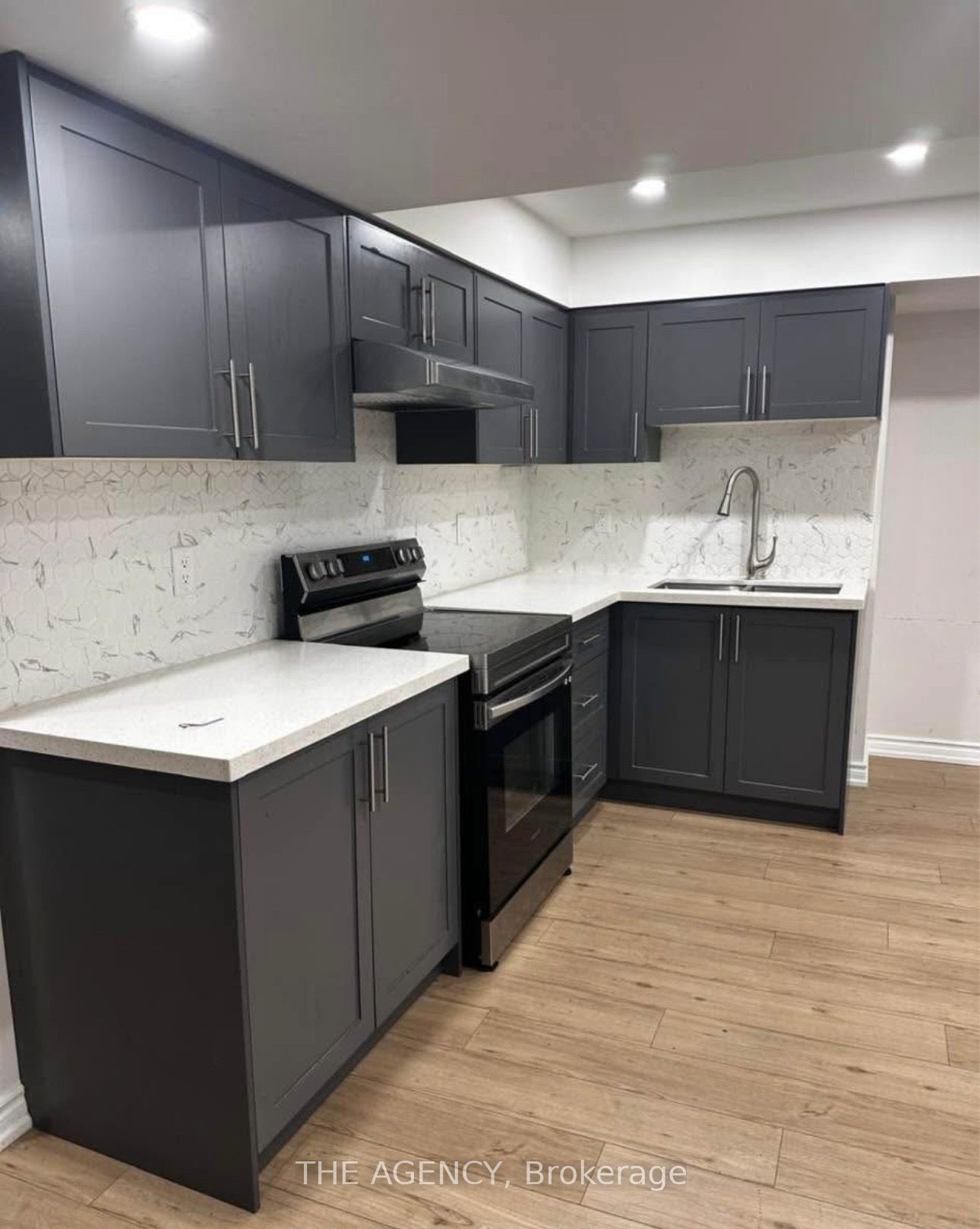 2407 Hibiscus Drive, Pickering, ON L1X 0H2 photo 3