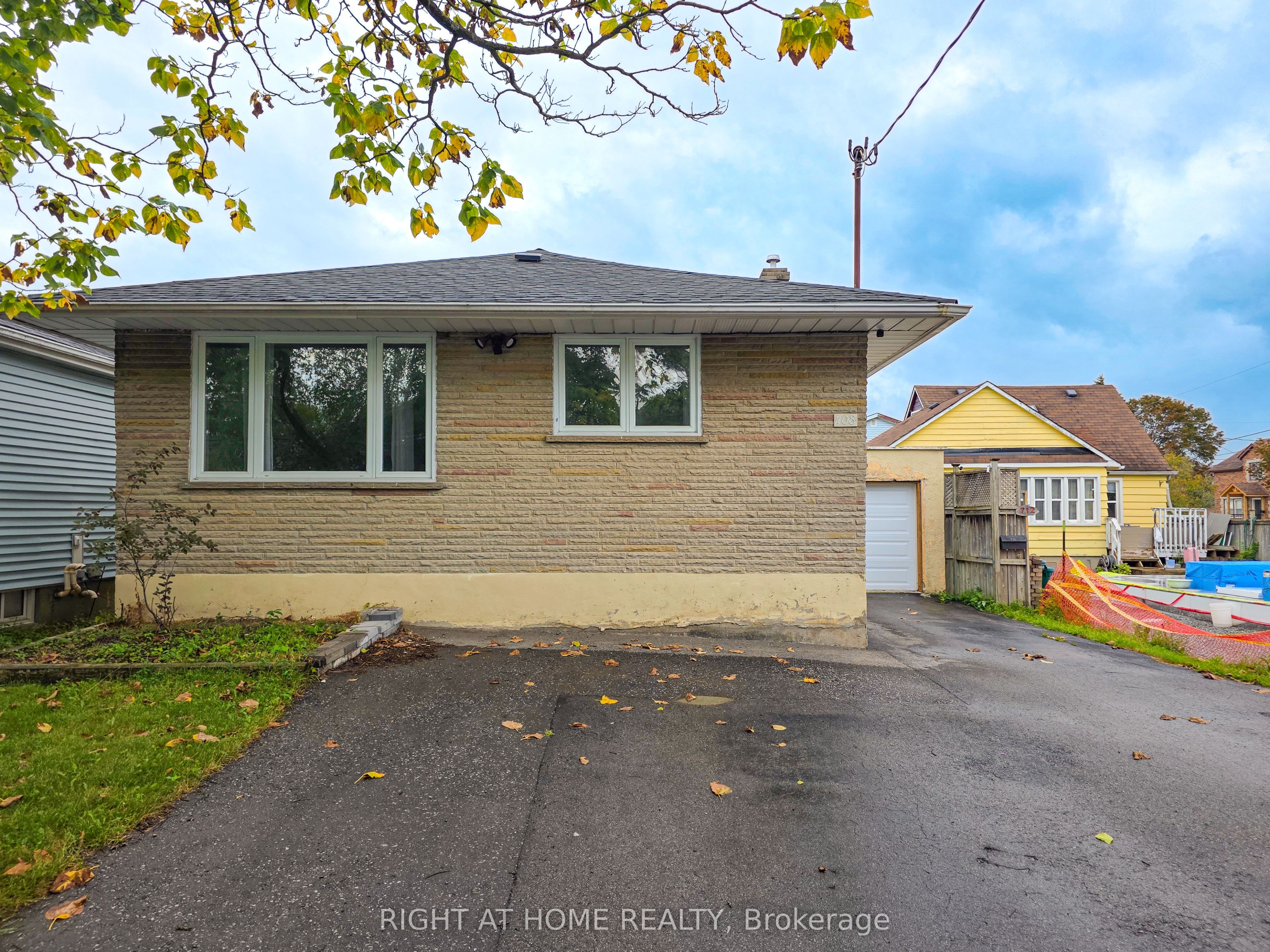 708 Carnegie Avenue Main, Oshawa, ON L1G 4R6