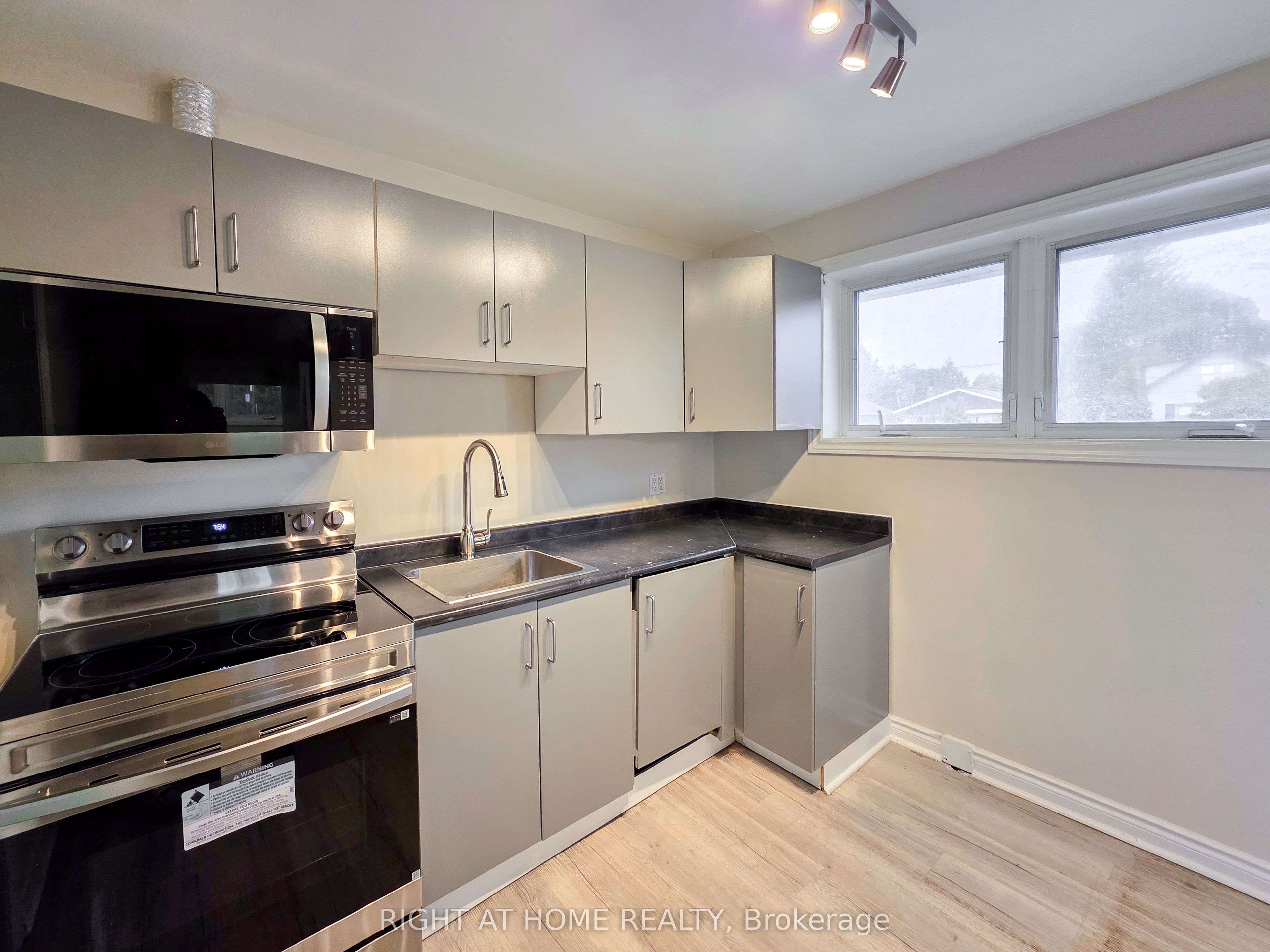 708 Carnegie Avenue Main, Oshawa, ON L1G 4R6 photo 5