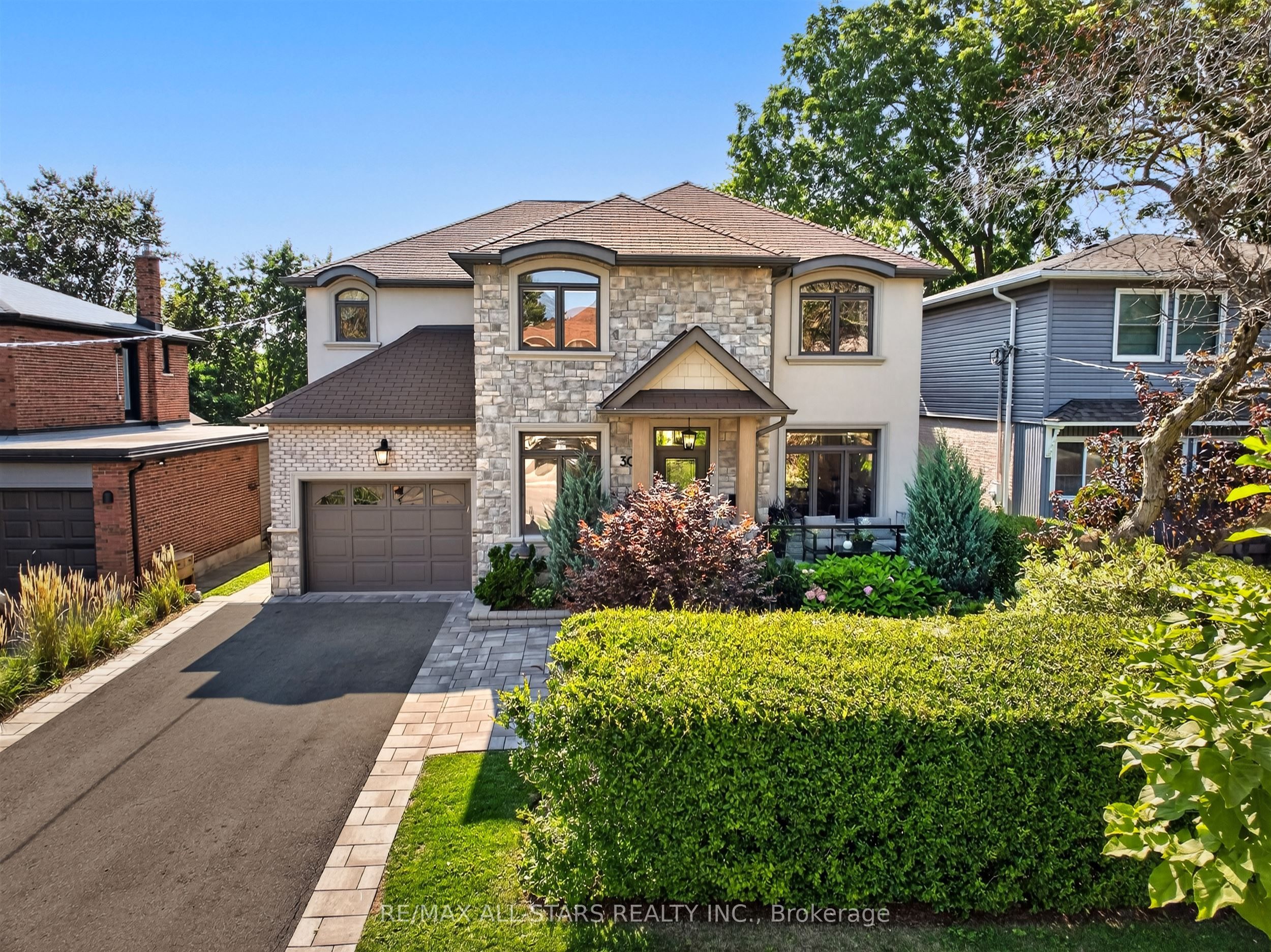 30 St Quentin Avenue, Toronto, ON M1M 2M8
