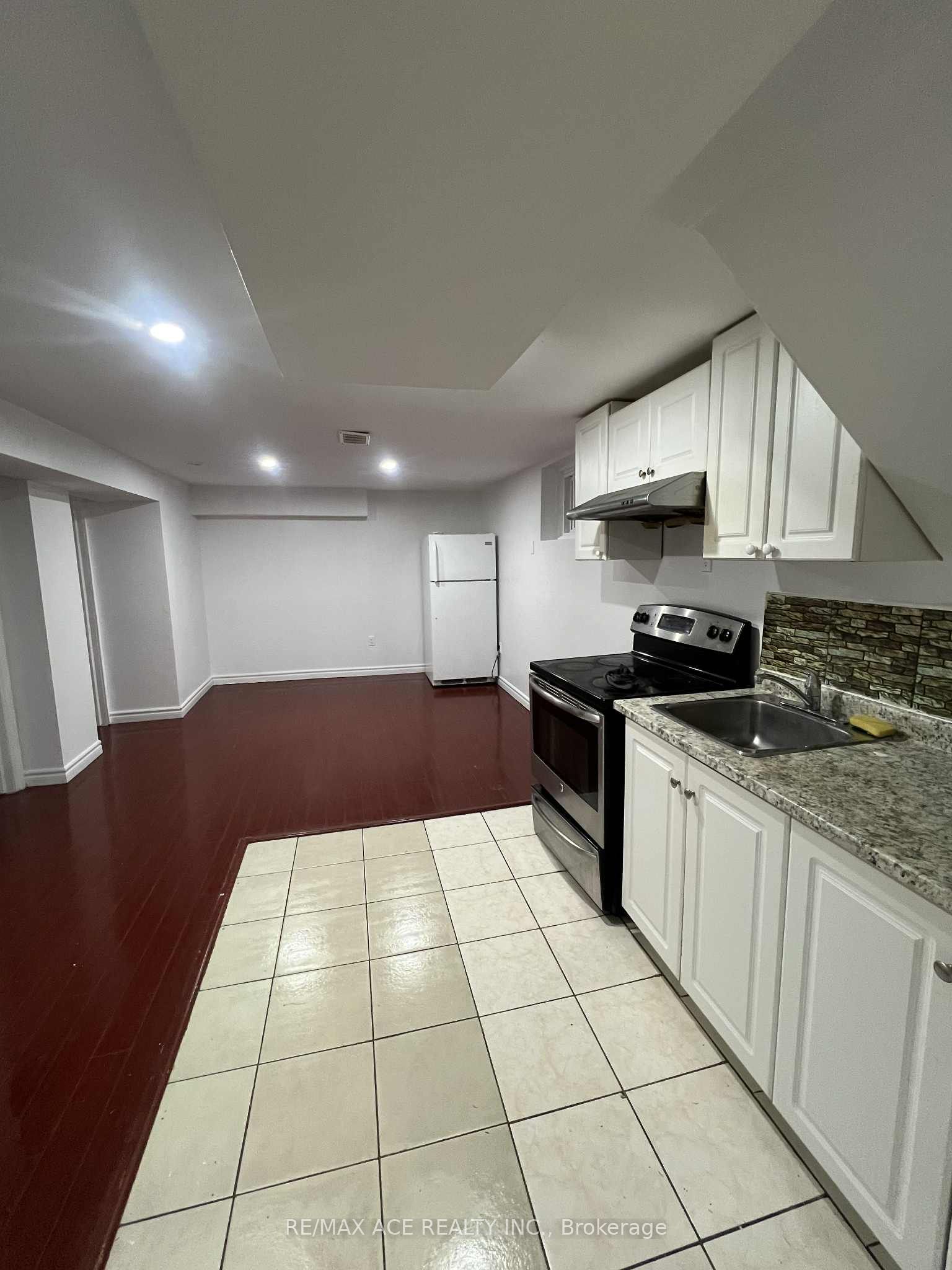 137 Janray Drive Bsmt, Toronto, ON M1G 1Y8 photo 3