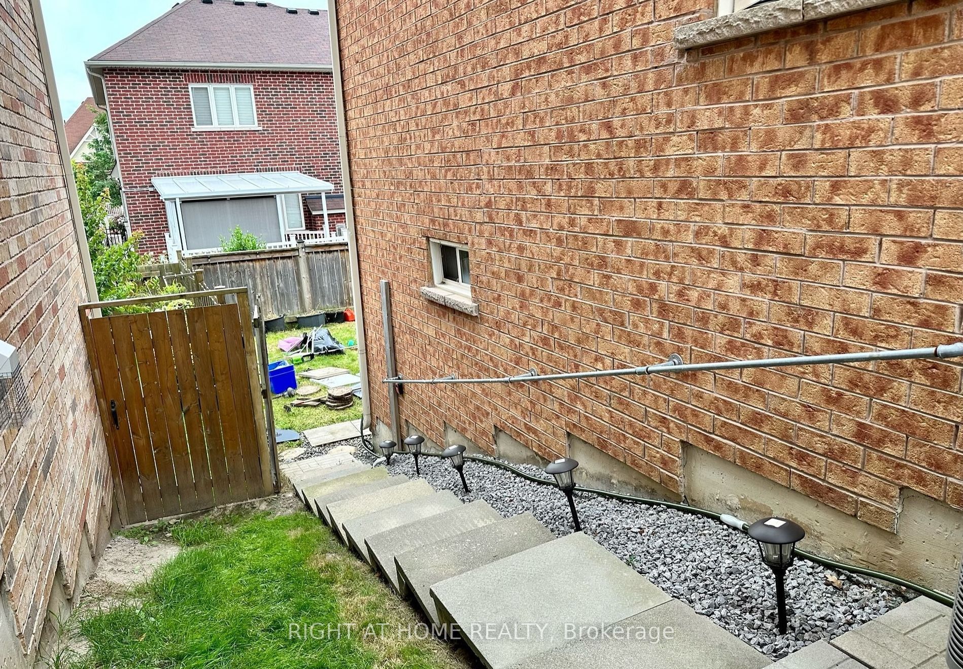 163 Williamson Drive E Lower, Ajax, ON L1Z 0G7 photo 2