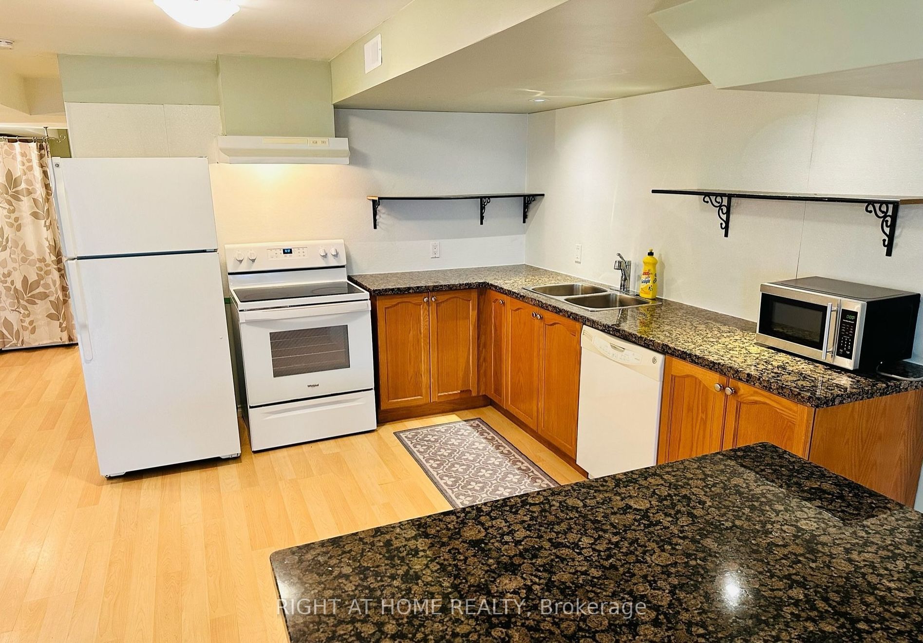 163 Williamson Drive E Lower, Ajax, ON L1Z 0G7 photo 5
