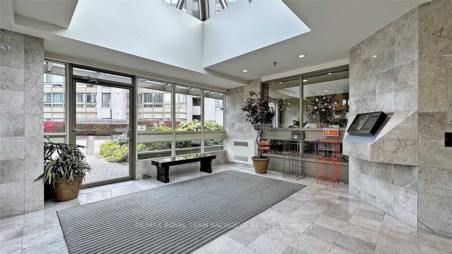 3233 Eglinton Avenue E 1611, Toronto, ON M1J 3N6 photo 2