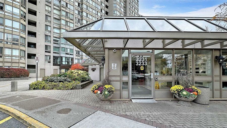 3233 Eglinton Avenue E 1611, Toronto, ON M1J 3N6 photo 3