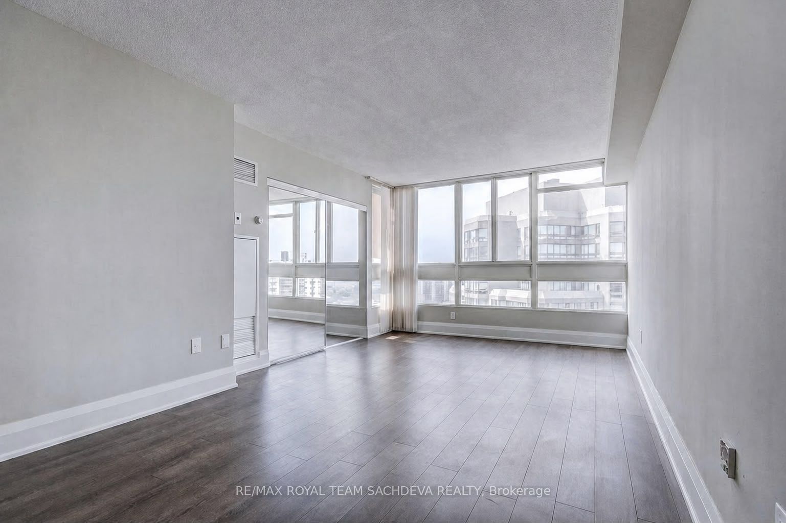 3233 Eglinton Avenue E 1611, Toronto, ON M1J 3N6 photo 4