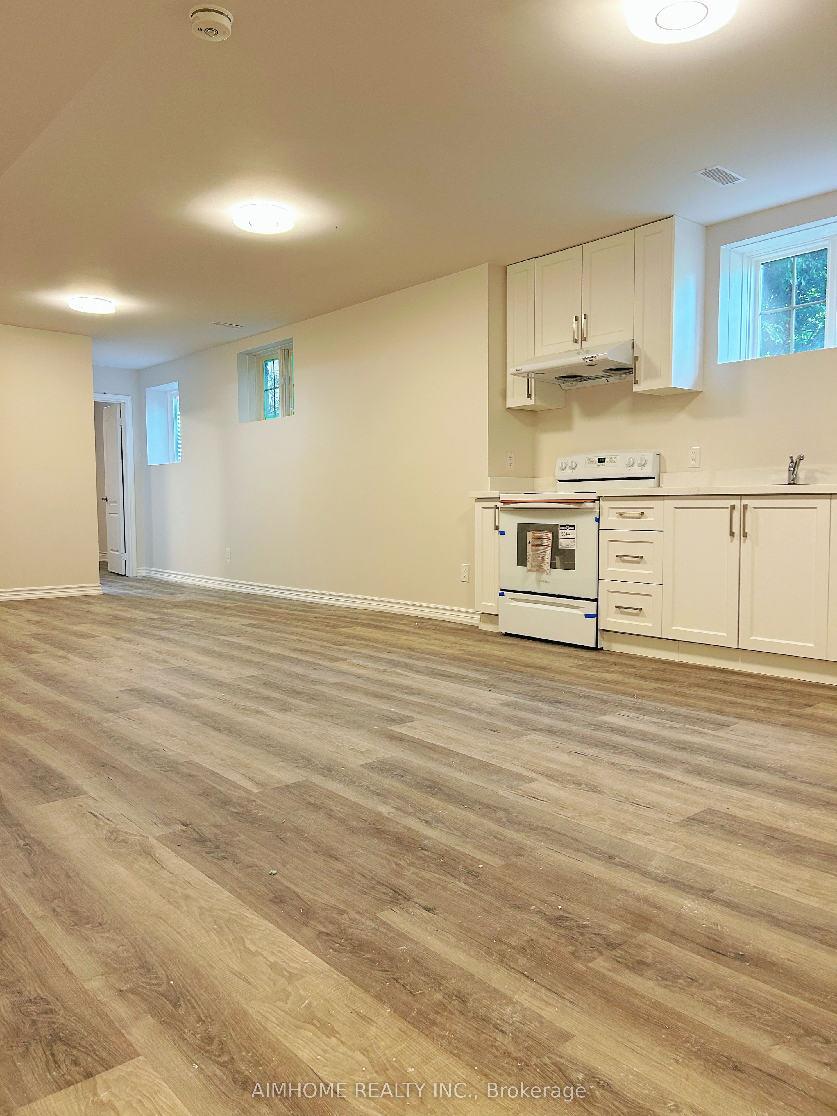 27 Maple Edge Lane LegBsmt, Whitby, ON L1R 2N1 photo 4