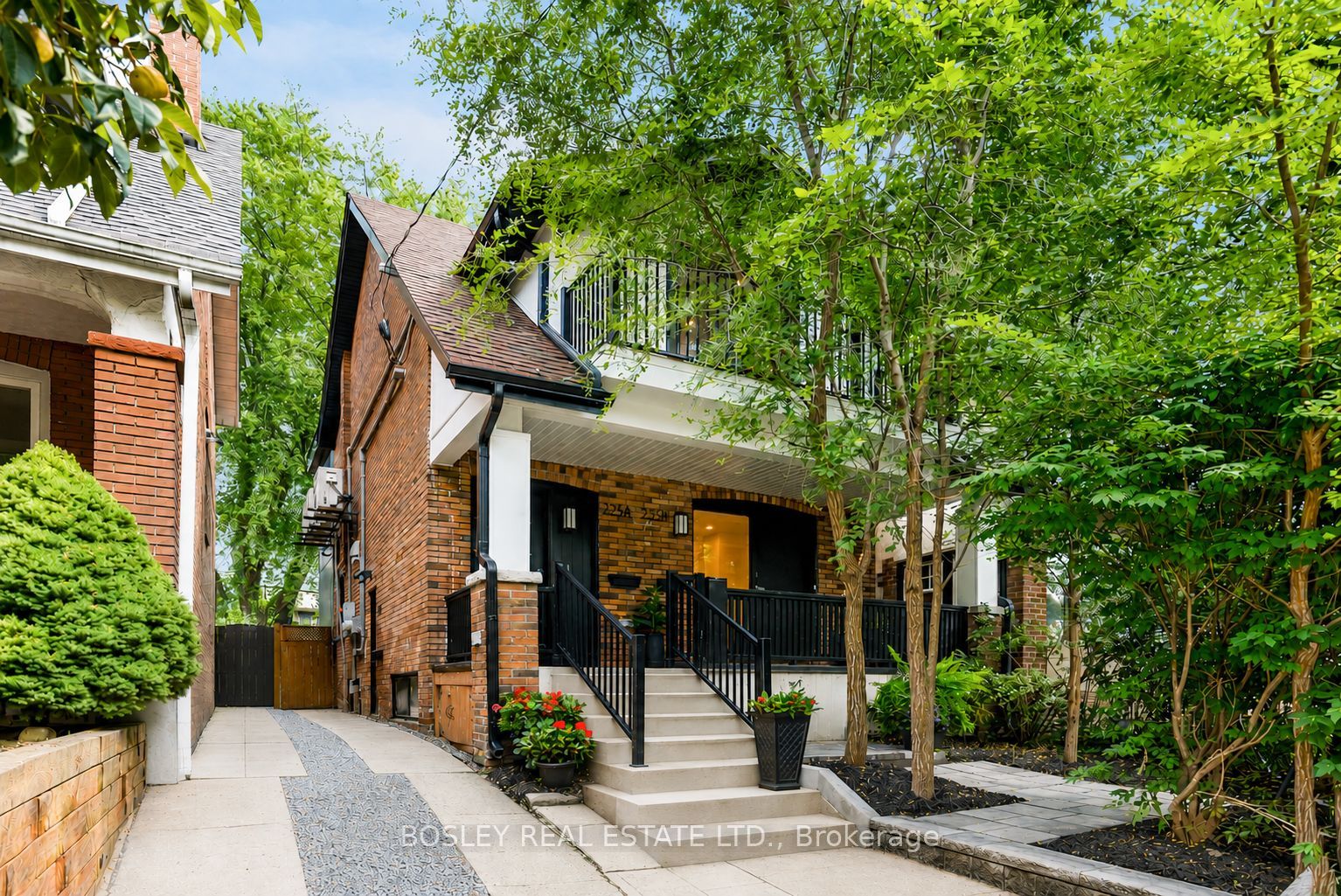 225 Gainsborough Road B, Toronto, ON M4L 3C7
