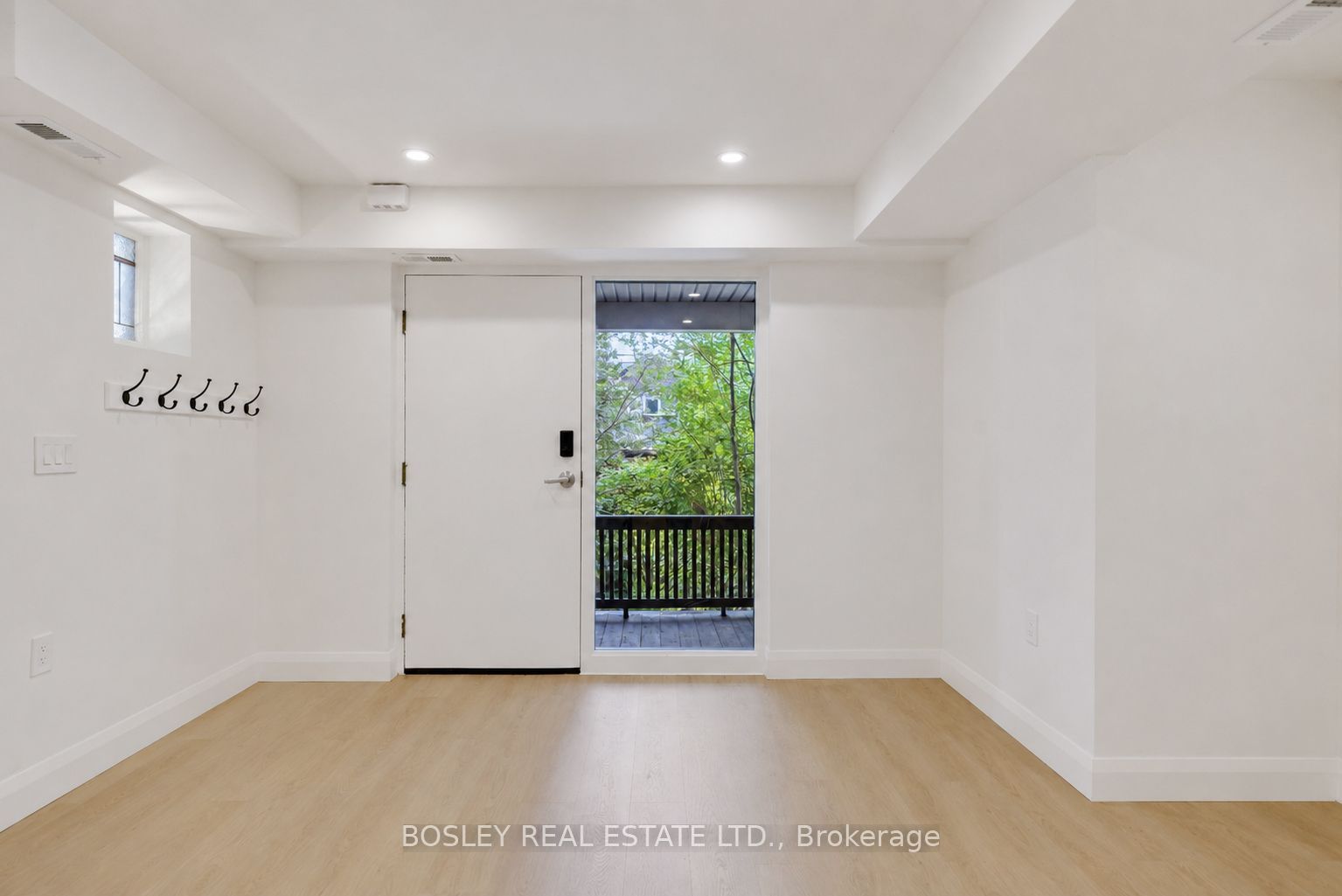 225 Gainsborough Road B, Toronto, ON M4L 3C7 photo 4