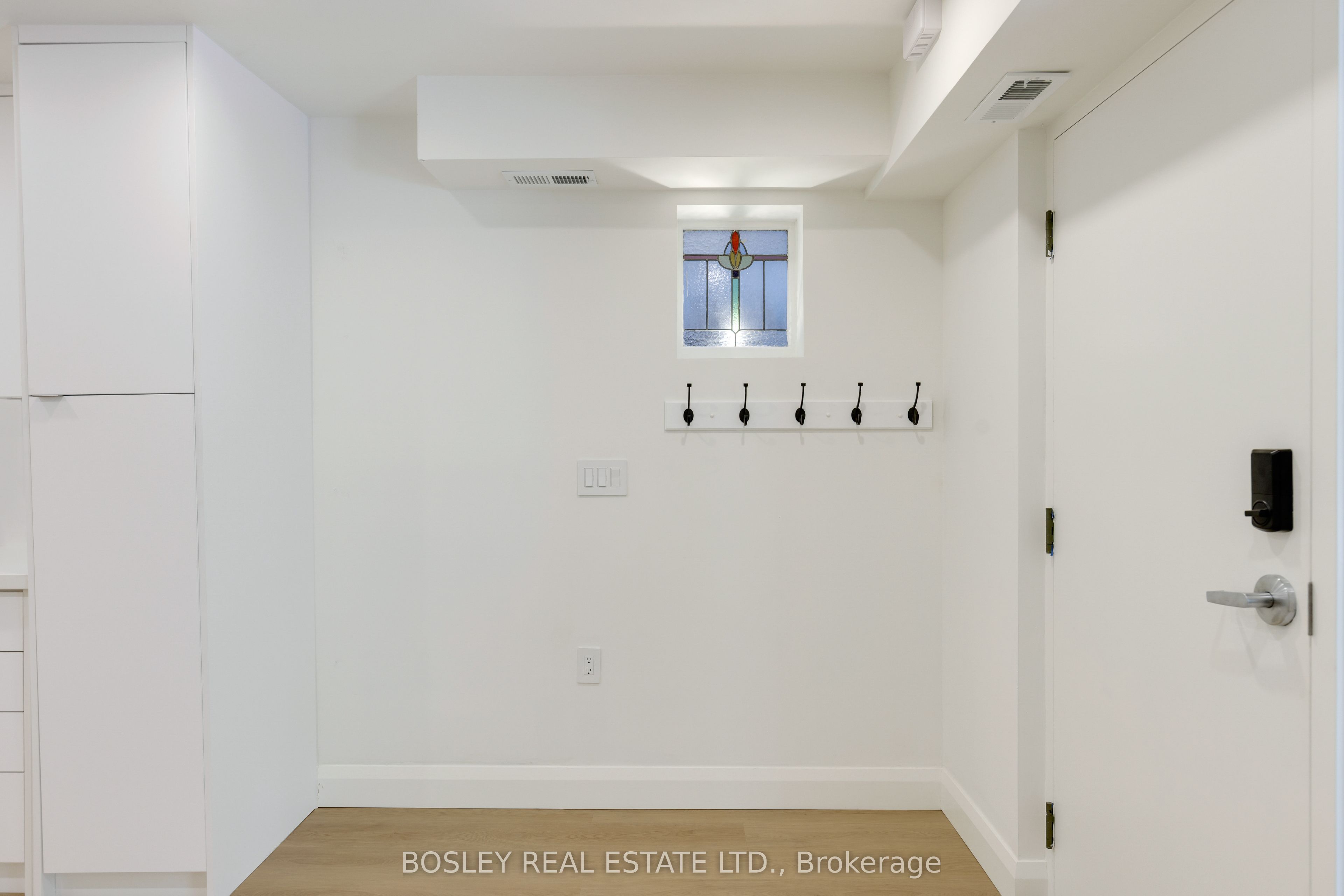 225 Gainsborough Road B, Toronto, ON M4L 3C7 photo 5