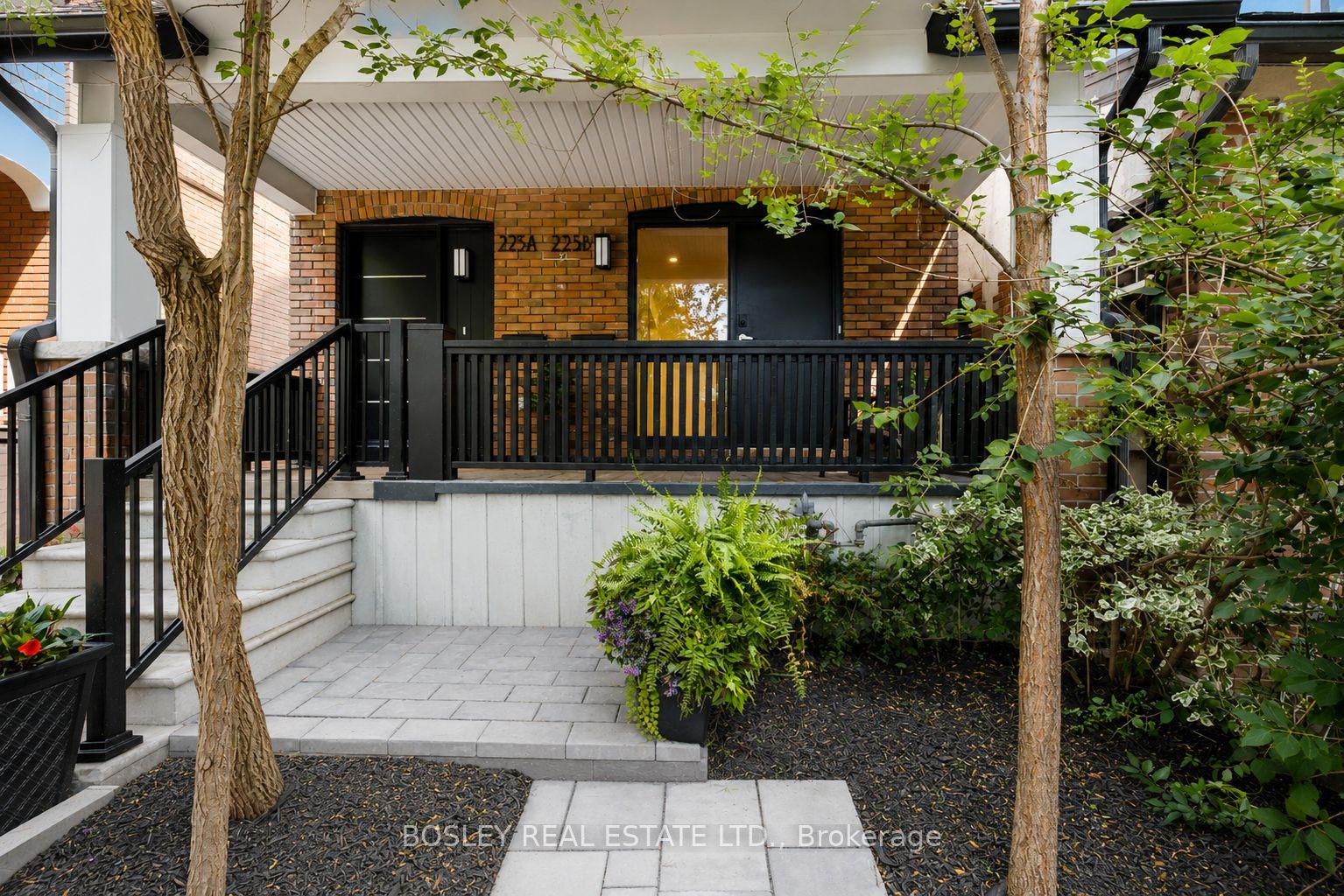 225 Gainsborough Road A, Toronto, ON M4L 3C7 photo 3