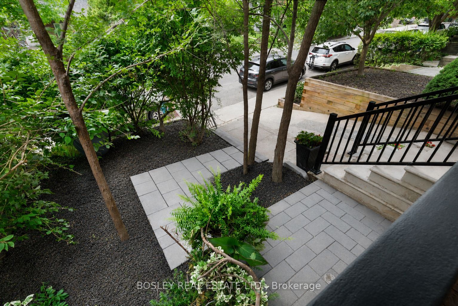 225 Gainsborough Road A, Toronto, ON M4L 3C7 photo 4