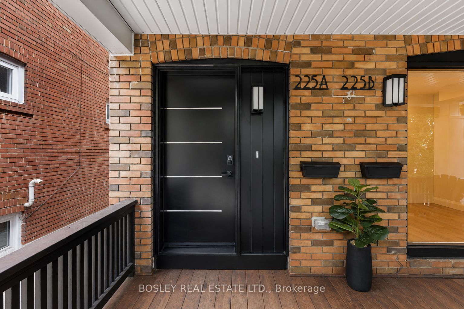225 Gainsborough Road A, Toronto, ON M4L 3C7 photo 5