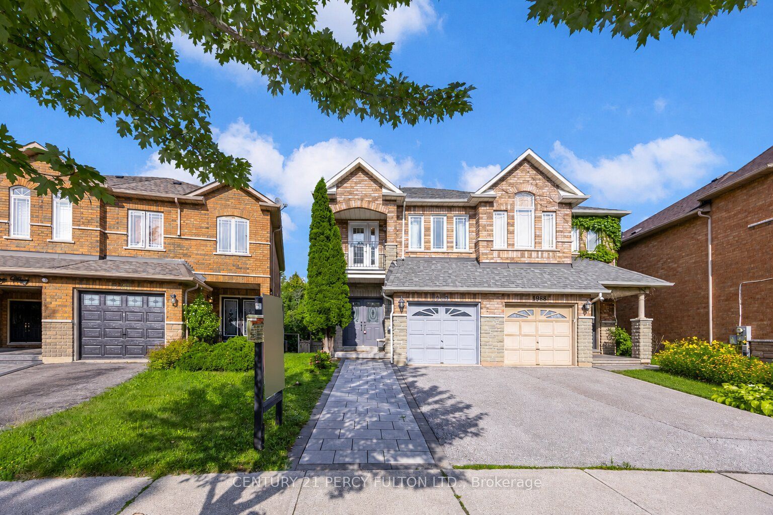 1990 Treetop Way, Pickering, ON L1V 7C8
